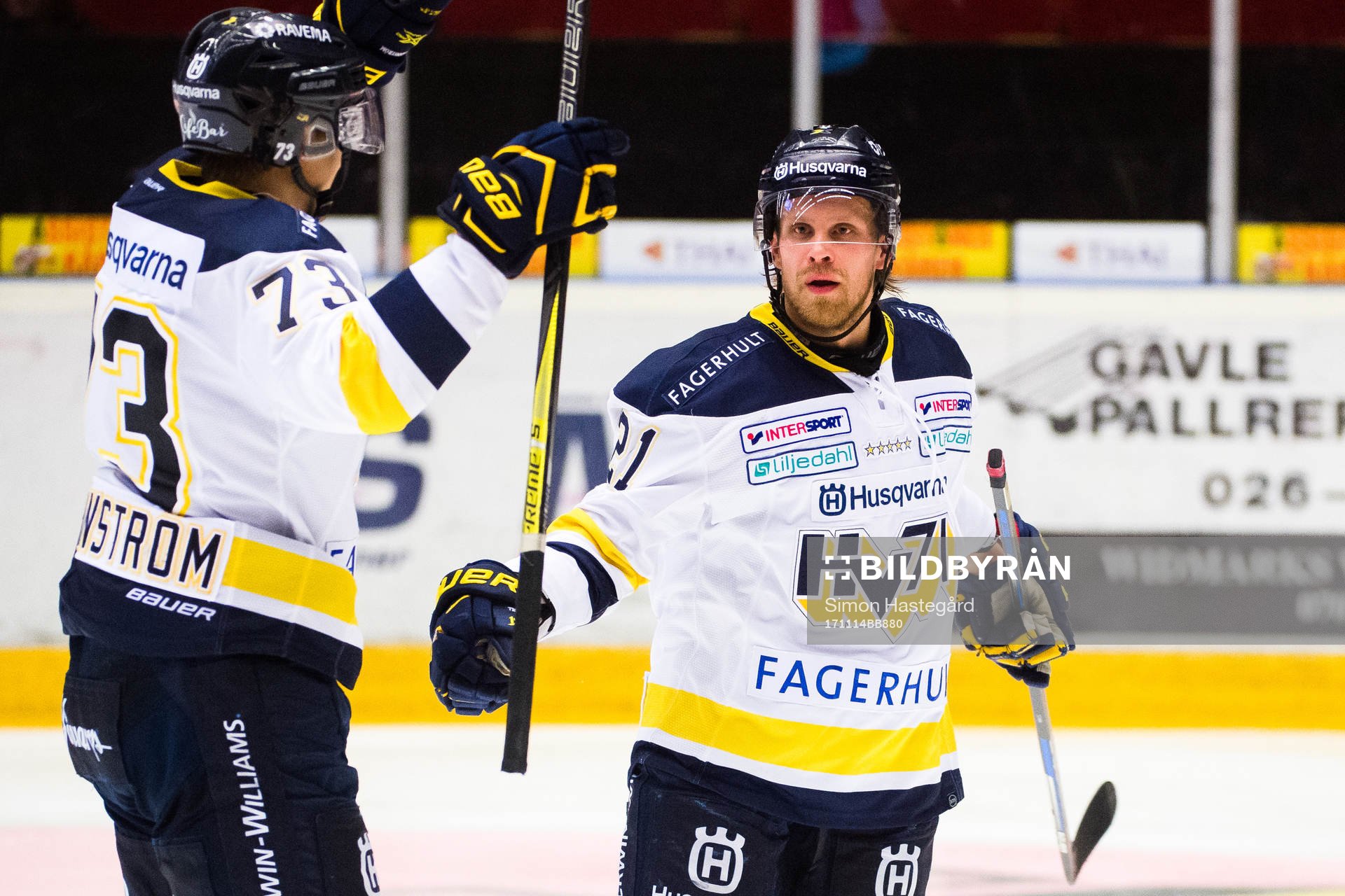 s Sebastian Wännström och Mattias Tedenby jublar