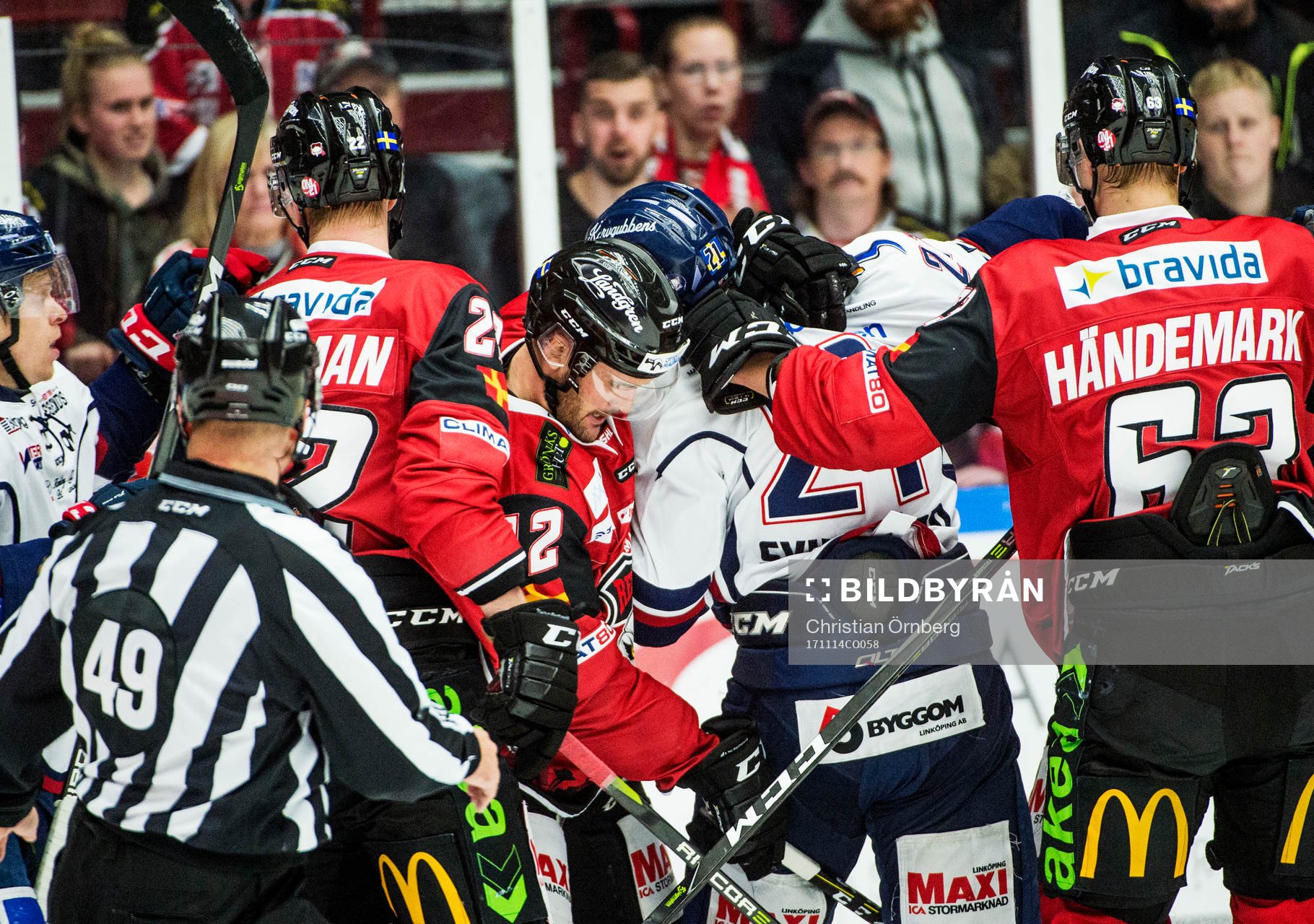 Bråk mellan Malmö Redhawks Niklas Arell och Linköpings