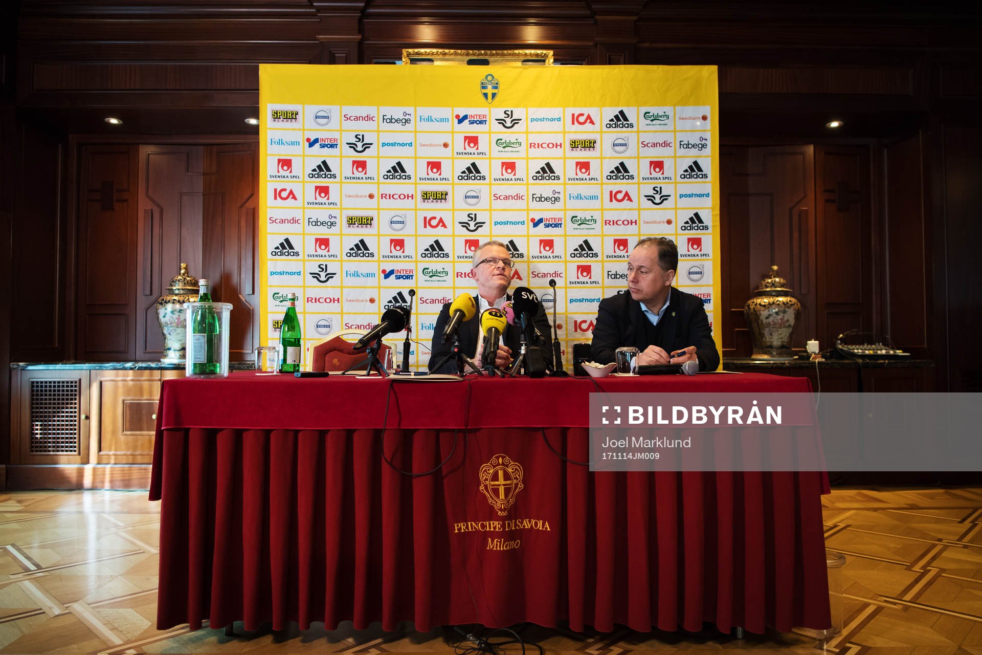 Förbundskapten Janne Andersson och presschef Niklas Bodell