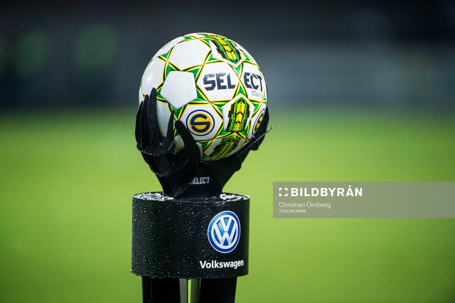 Matchbollen från Select innan fotbollsmatchen i kvalet
