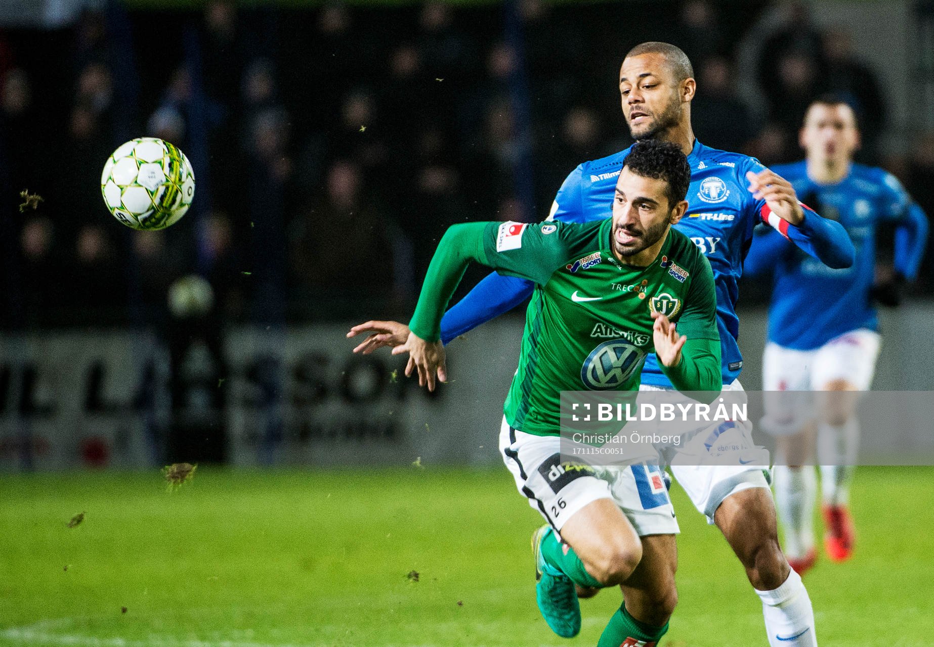 Jönköpings André Calisir mot Trelleborgs Salif Camara