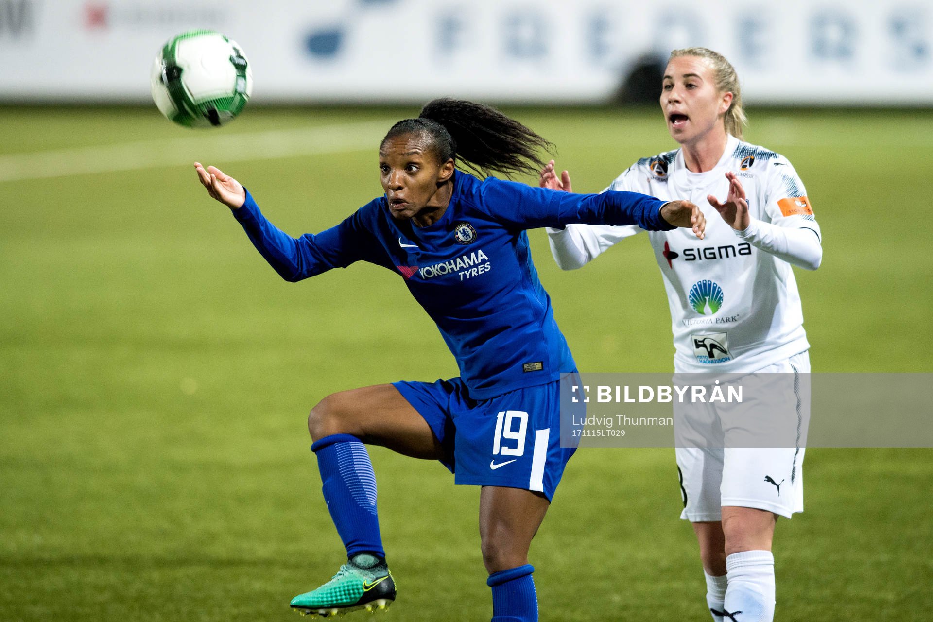 Chelseas Crystal Dunn och Rosengårds Jenna Hellstrom