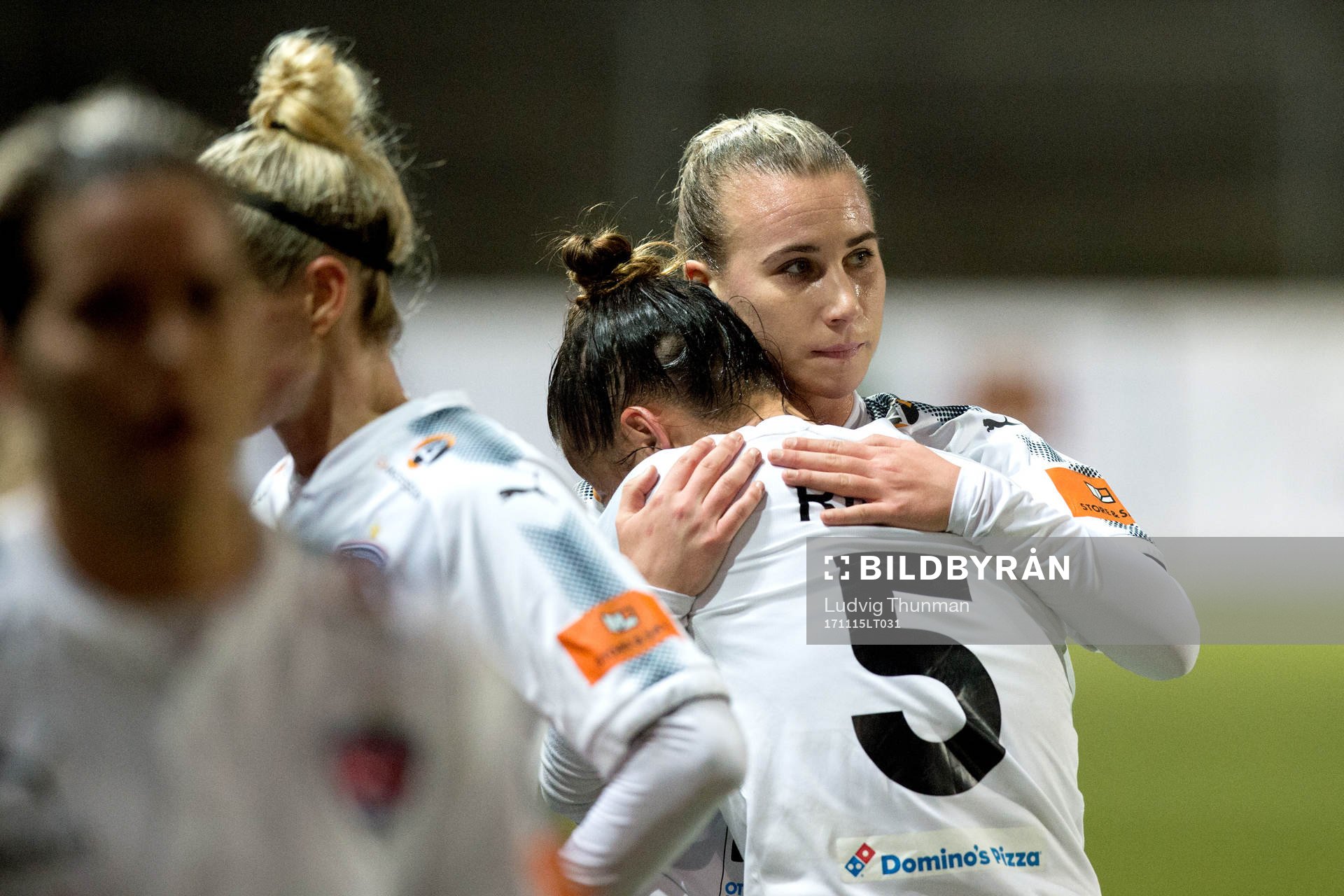 Rosengårds Jenna Hellstrom tröstar Alexandra Lowe Riley