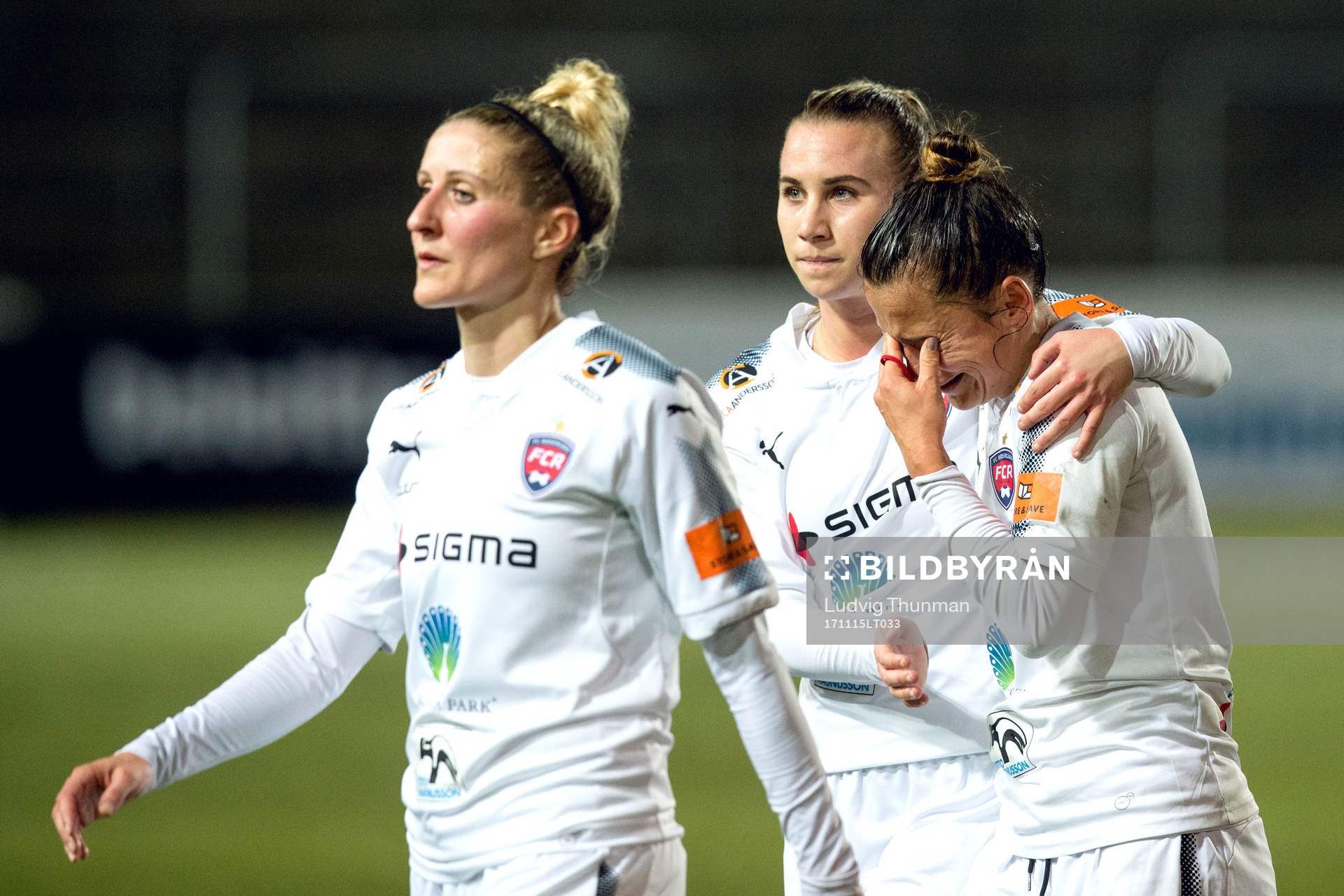 Anja Mittag, Alexandra Lowe Riley och Jenna Hellstrom deppar