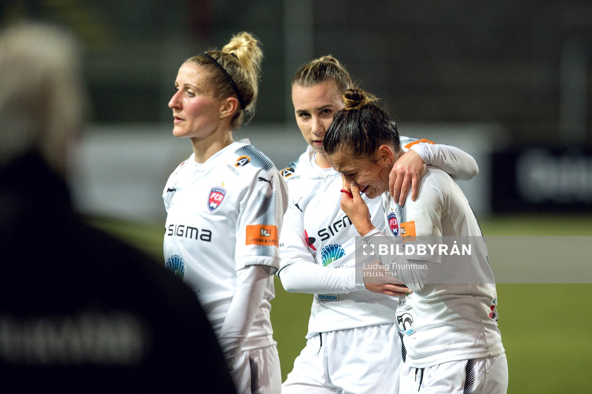 Anja Mittag, Alexandra Lowe Riley och Jenna Hellstrom deppar