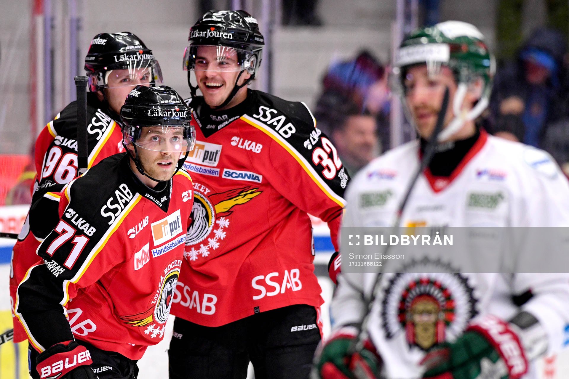 Luleås Patrick Cehlin jublar med lagkamrater