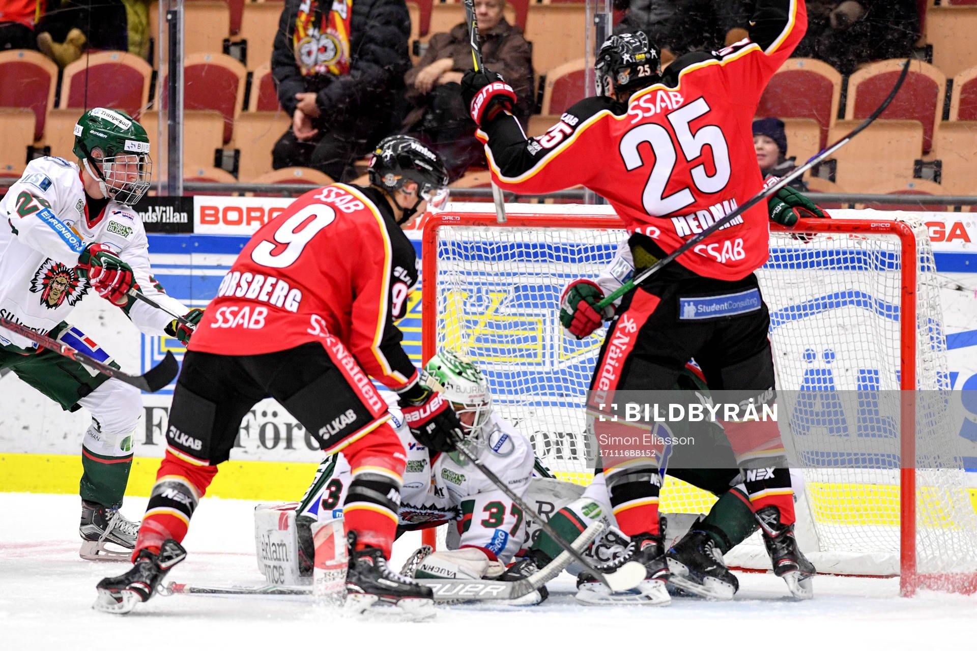 Luleås Johan Forsberg och Anton Hedman jublar