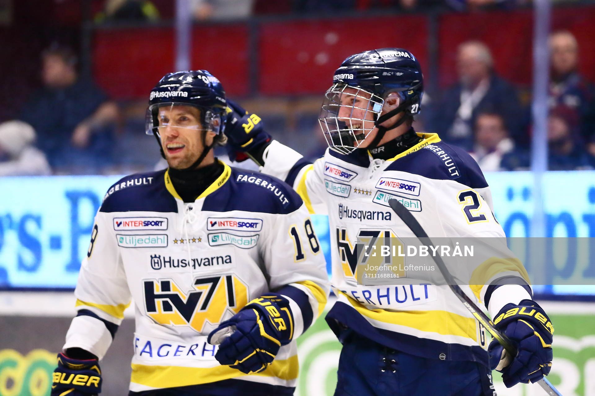 s David Gustafsson jublar med Topi Jaakola