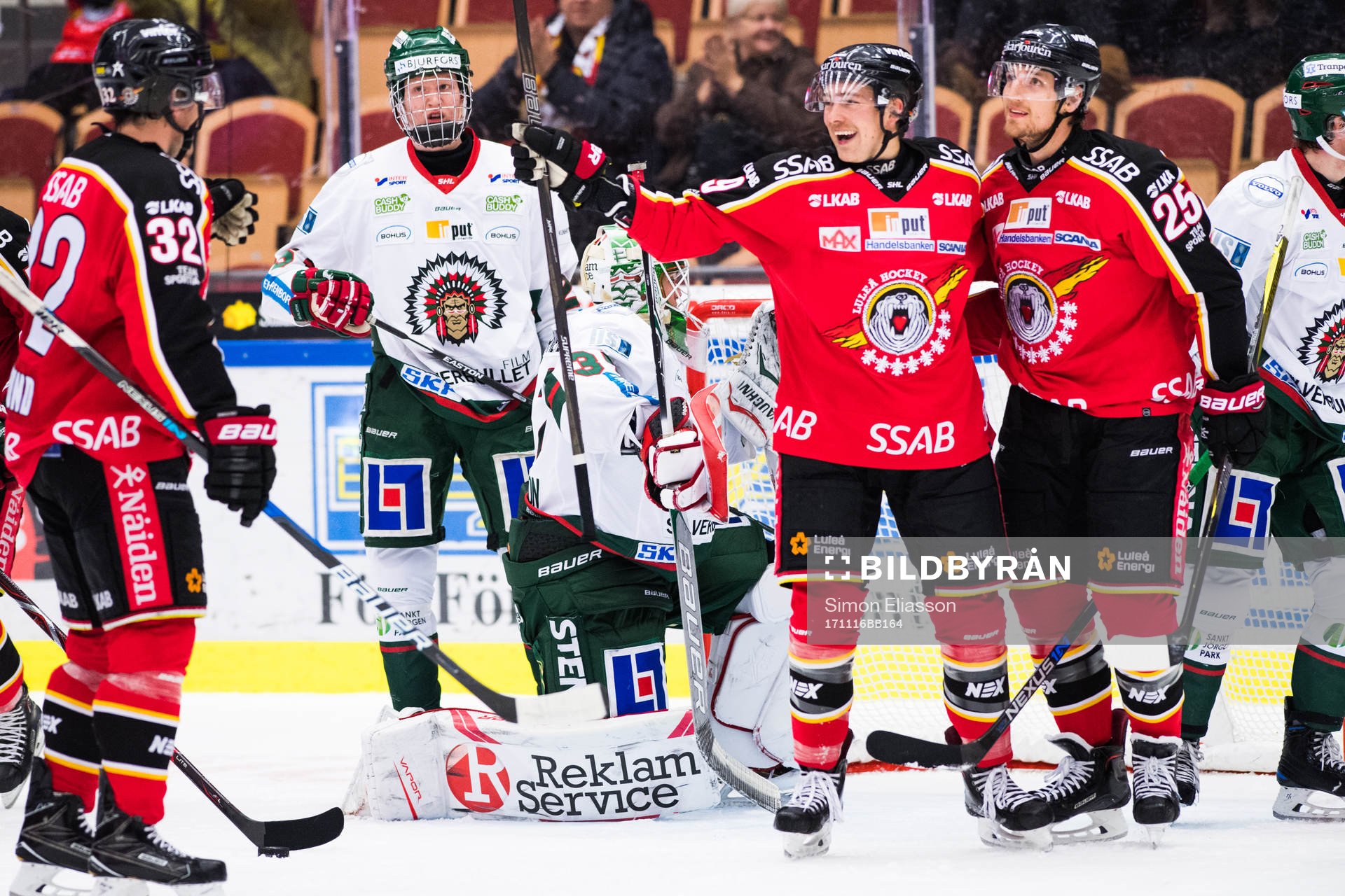 Luleås Johan Forsberg och Anton Hedman jublar
