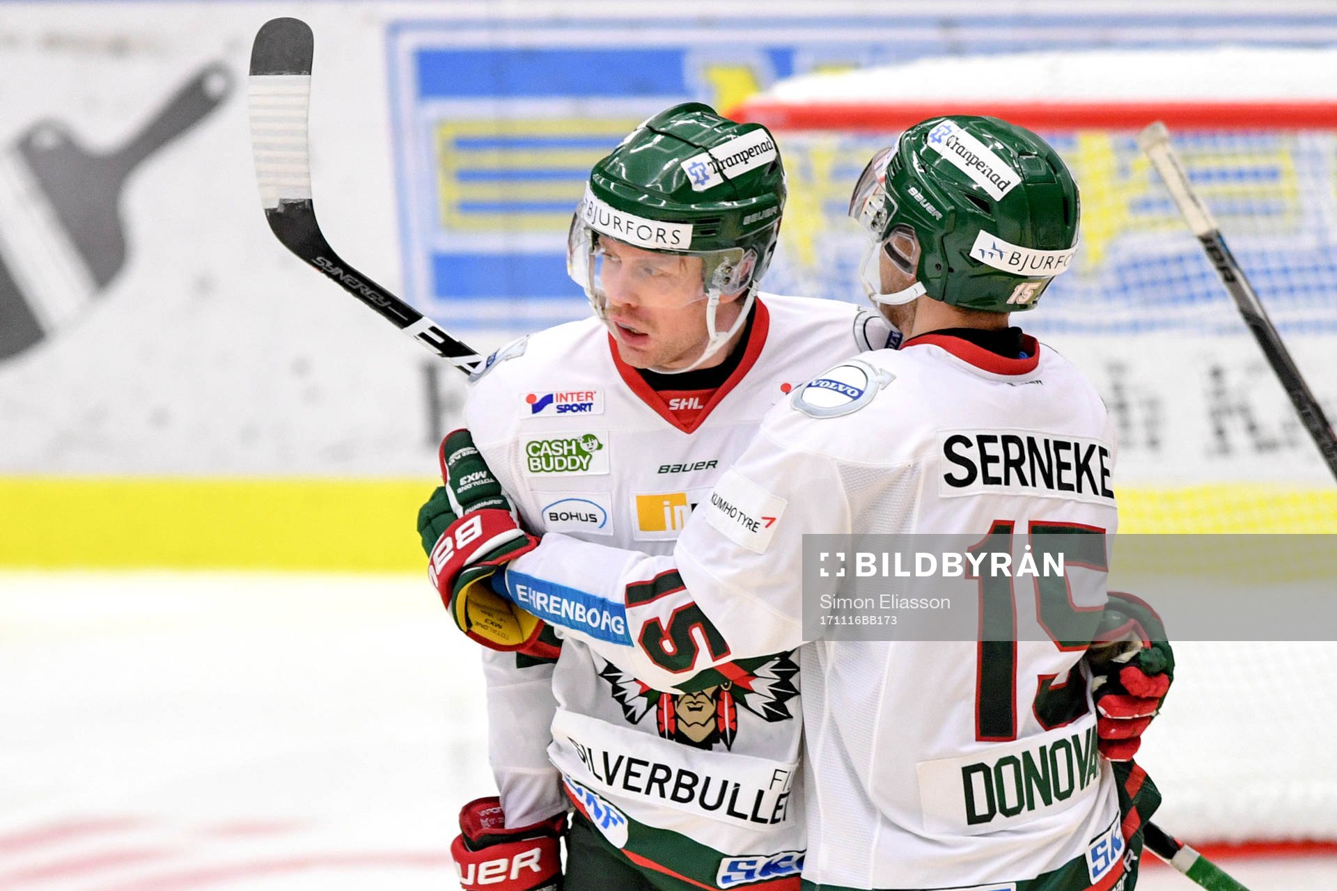 Frölundas John Nyberg och Matt Donovan jublar