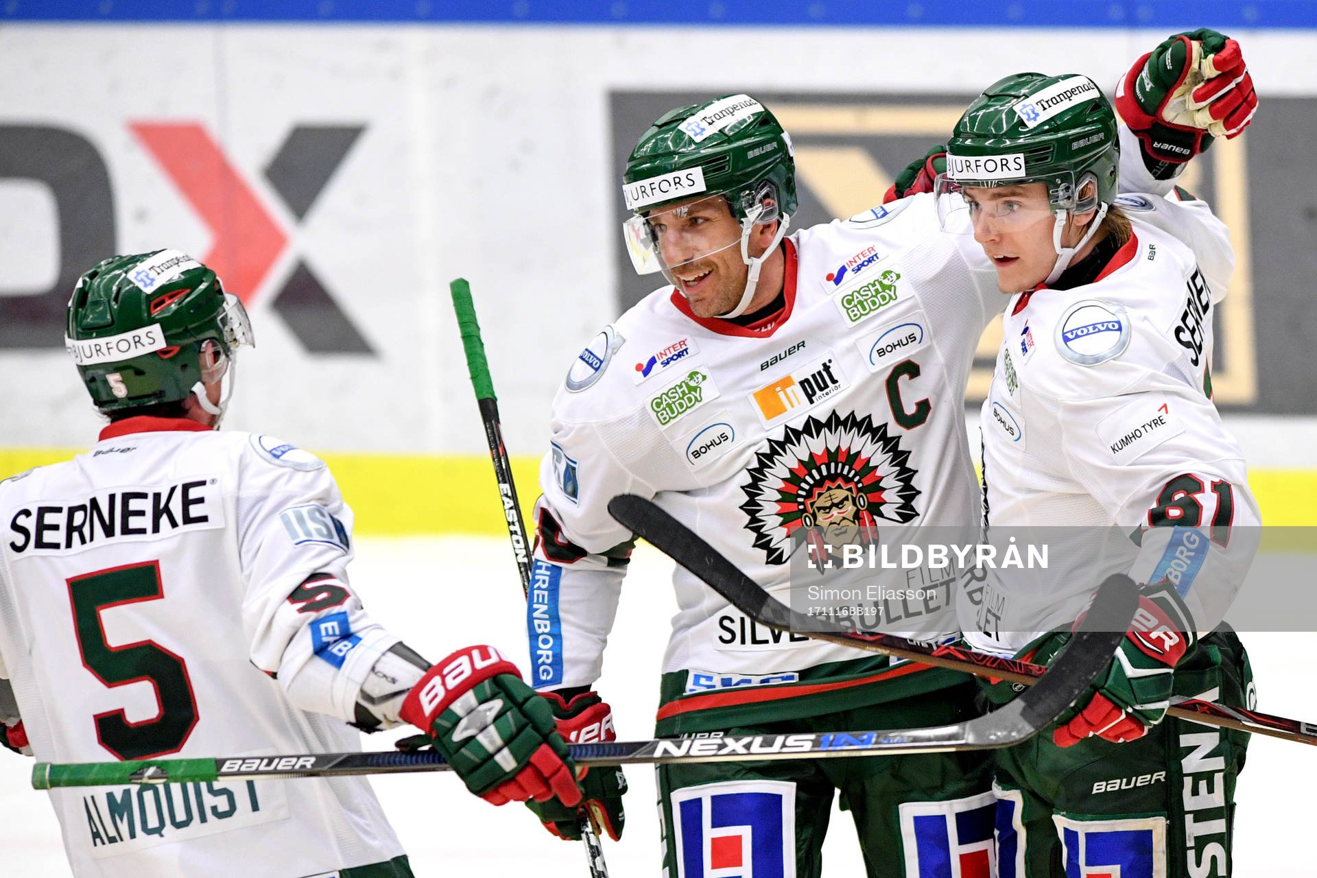Frölundas Lias Andersson jublar med lagkamrater