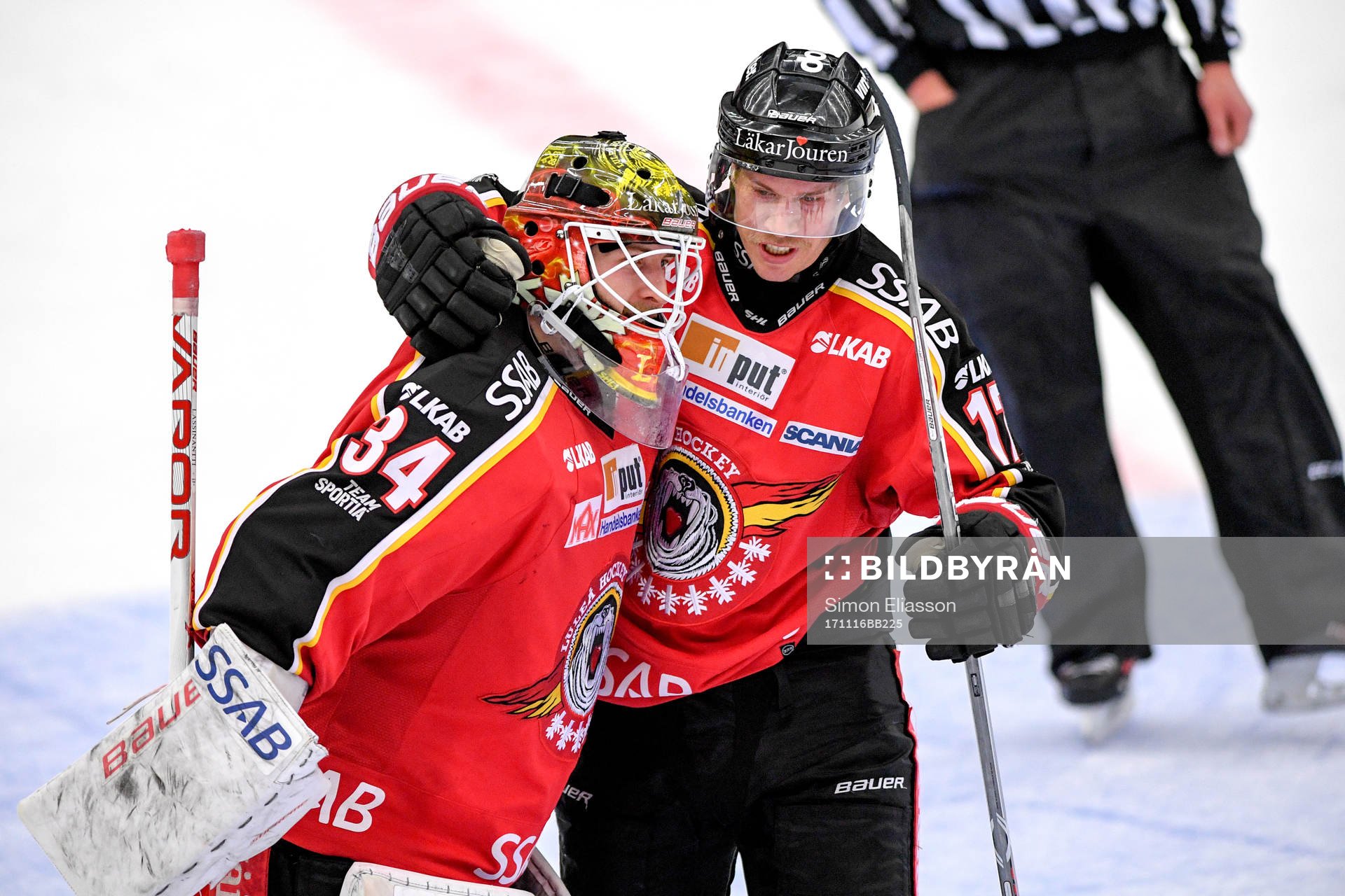 Luleås målvakt Joel Lassinatti och Andreas Falk jublar