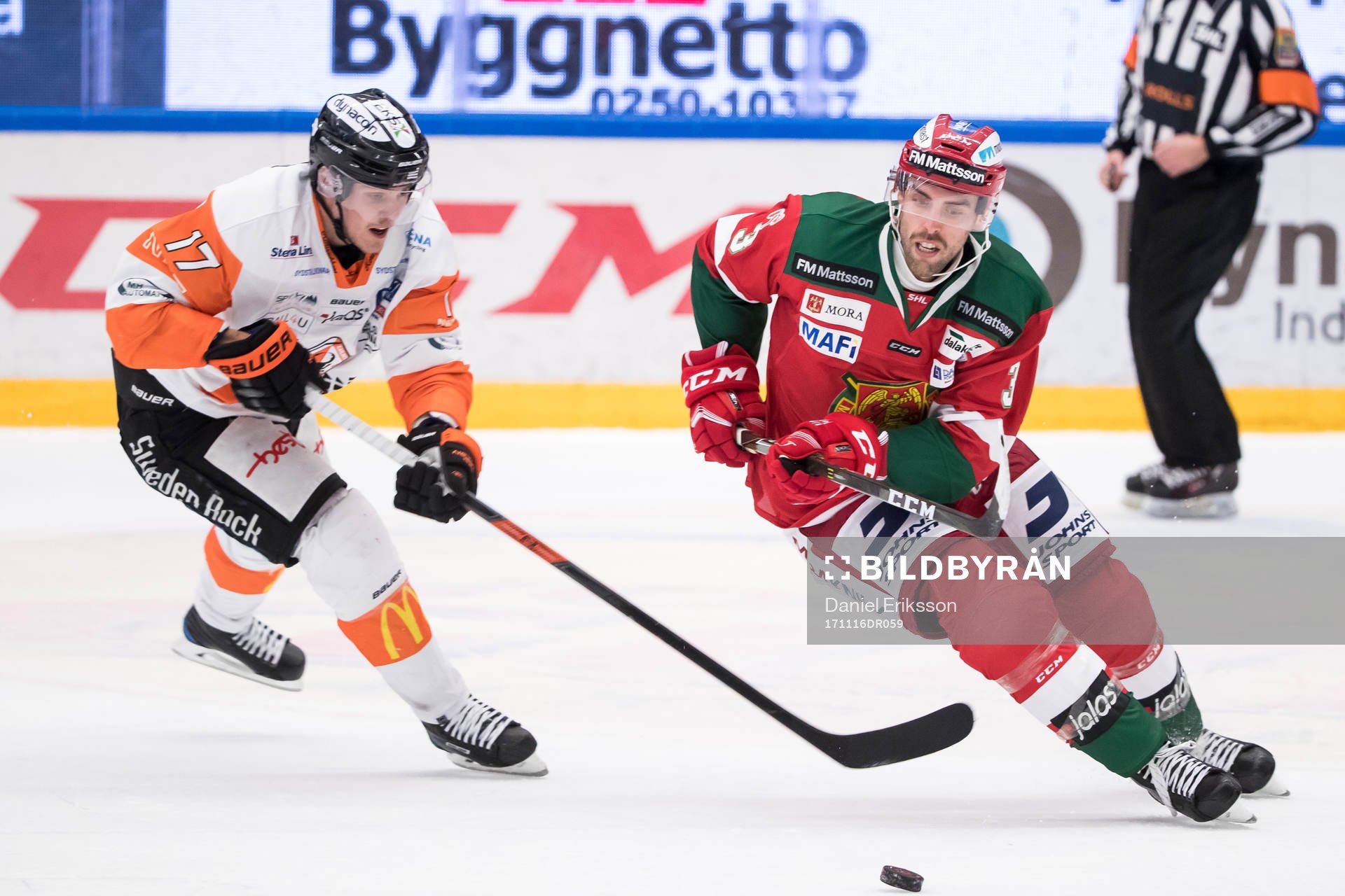 Karlskronas Joel Kellman och Moras Brandon Gormley  i