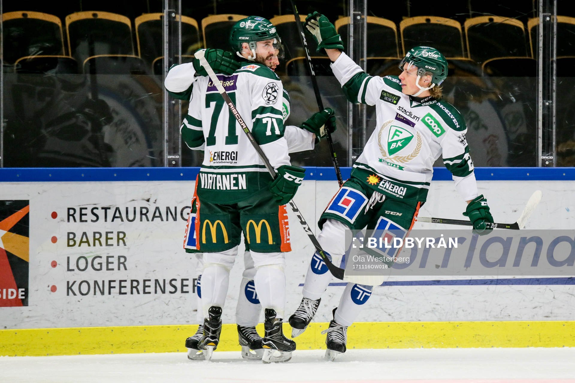 Färjestads Christoffer Törngren jublar