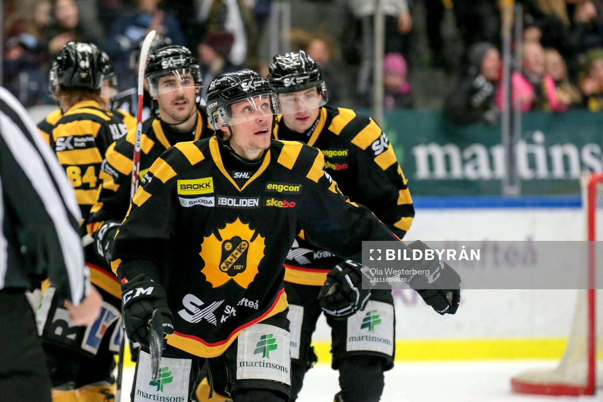 Skellefteås Jesper Olofsson jublar med lagkamrater