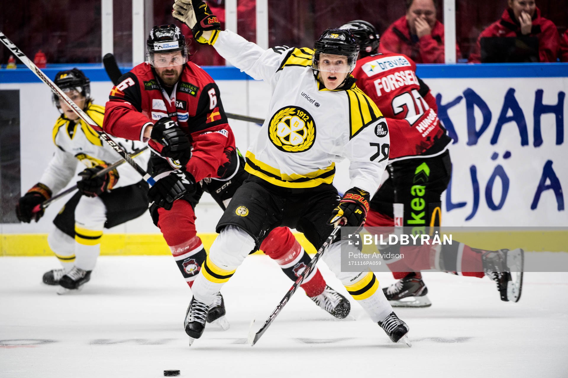 Brynäs Daniel Mannberg och Malmö Redhawks Stefan Warg