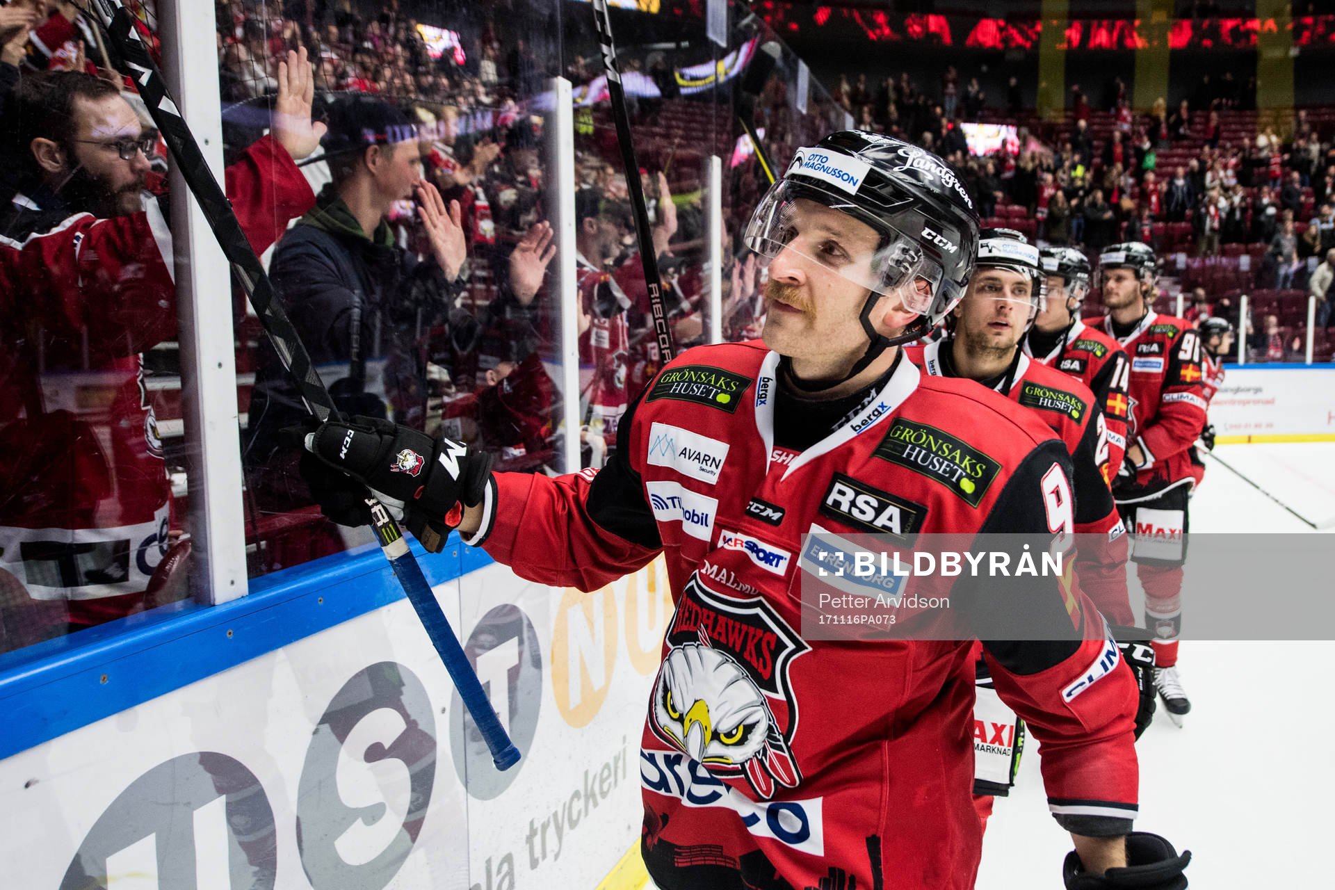 Malmö Redhawks Frederik Storm jublar med publiken