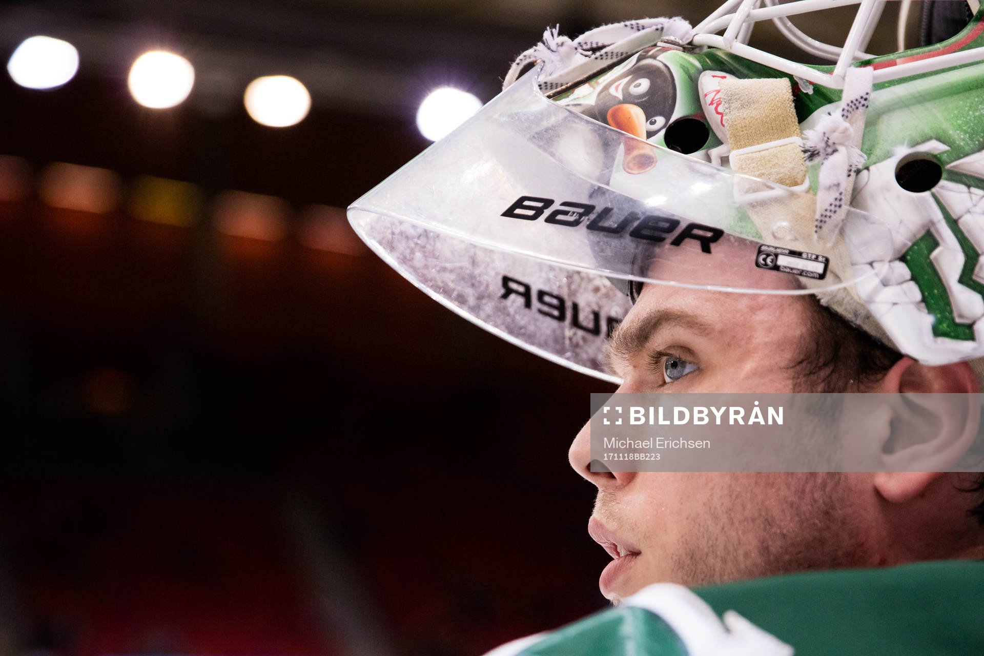Frölundas målvakt Johan Gustafsson på isvärmningen