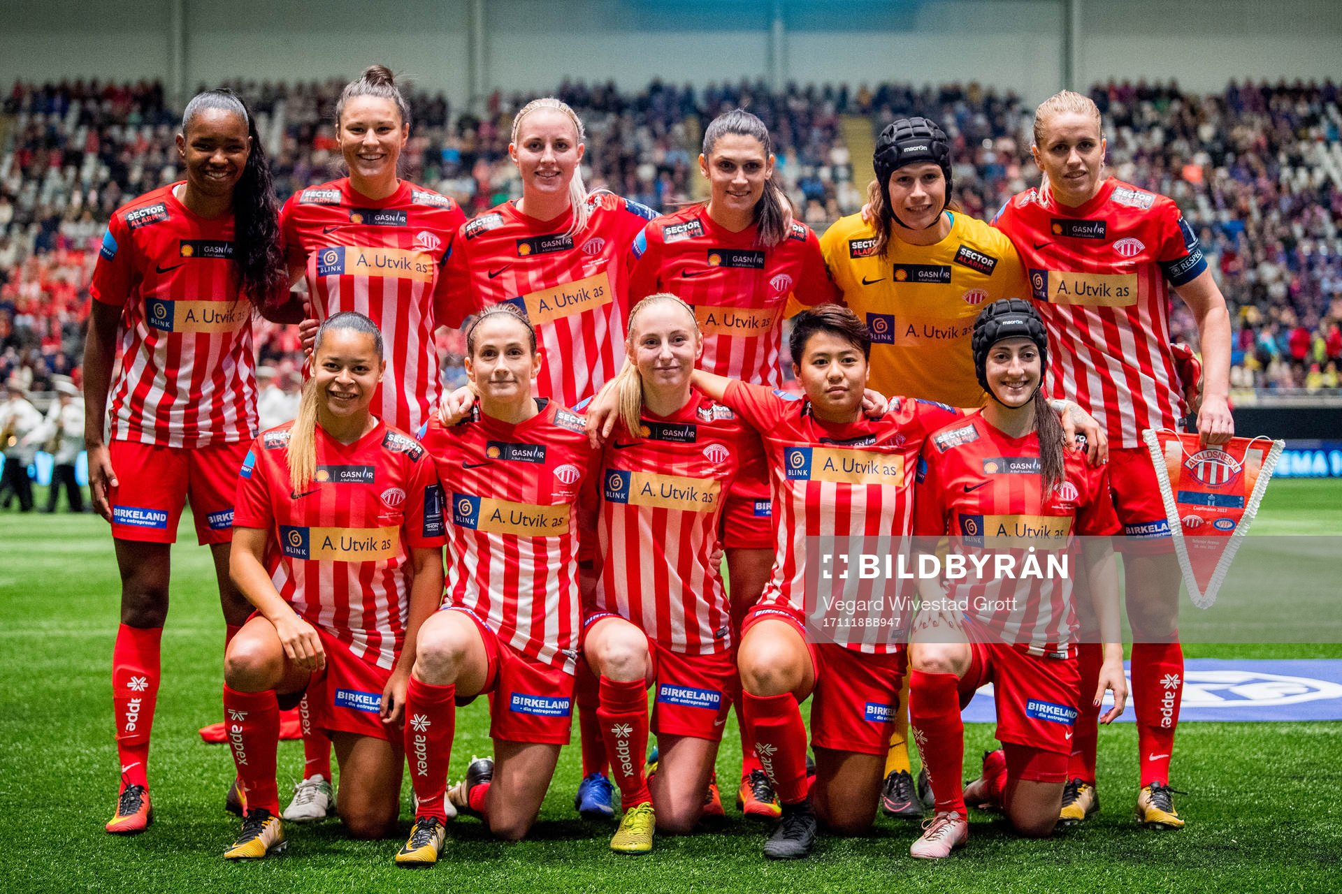 Daiane Limeira Santos Silva (2nd row), Emily Gielnik,