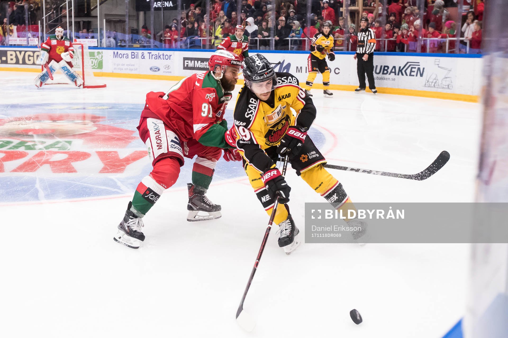 Moras Jacob Lagacé och Luleås Ryan Johnston  i