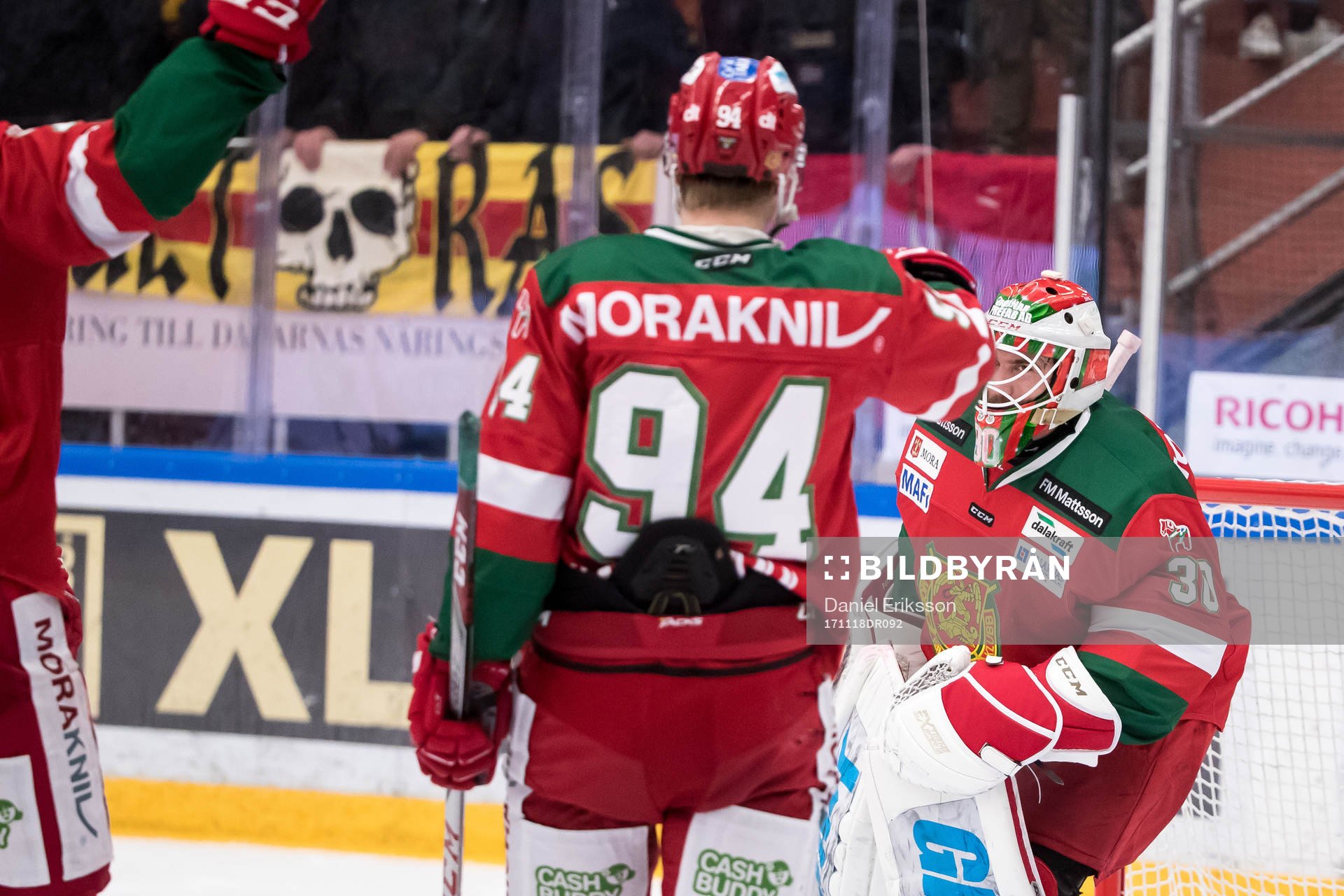 Moras målvakt Mattias Pettersson jublar