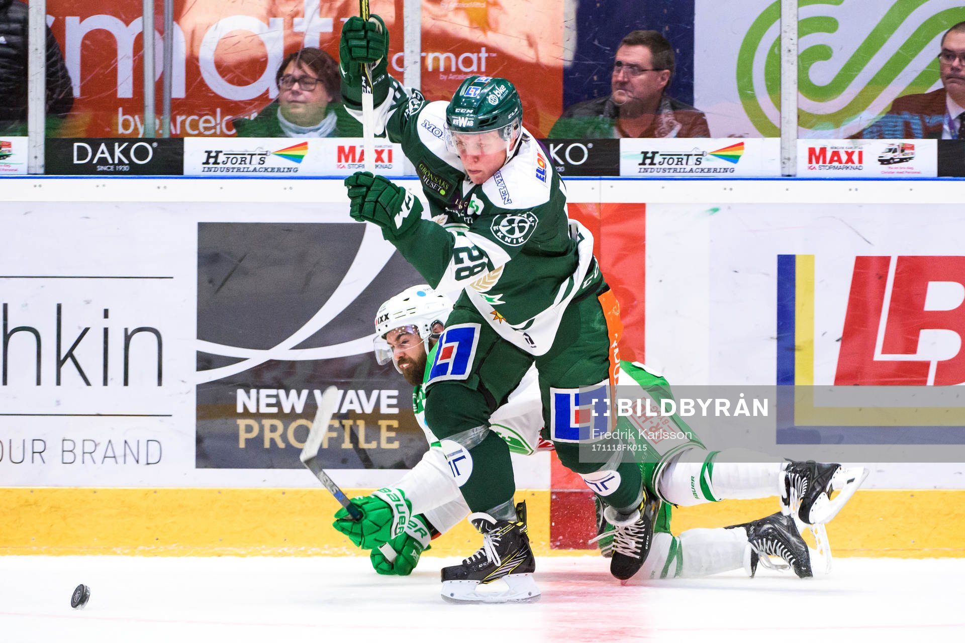 Rögles Jack Connolly och Färjestads Fabian Zetterlund