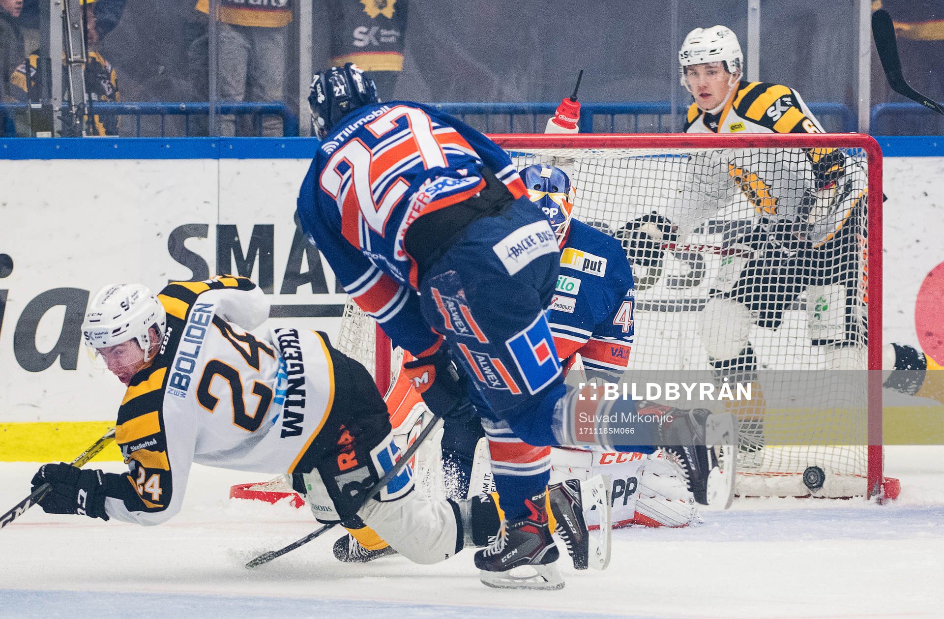 Skellefteås Andreas Wingerli gör 2-1 målet medan