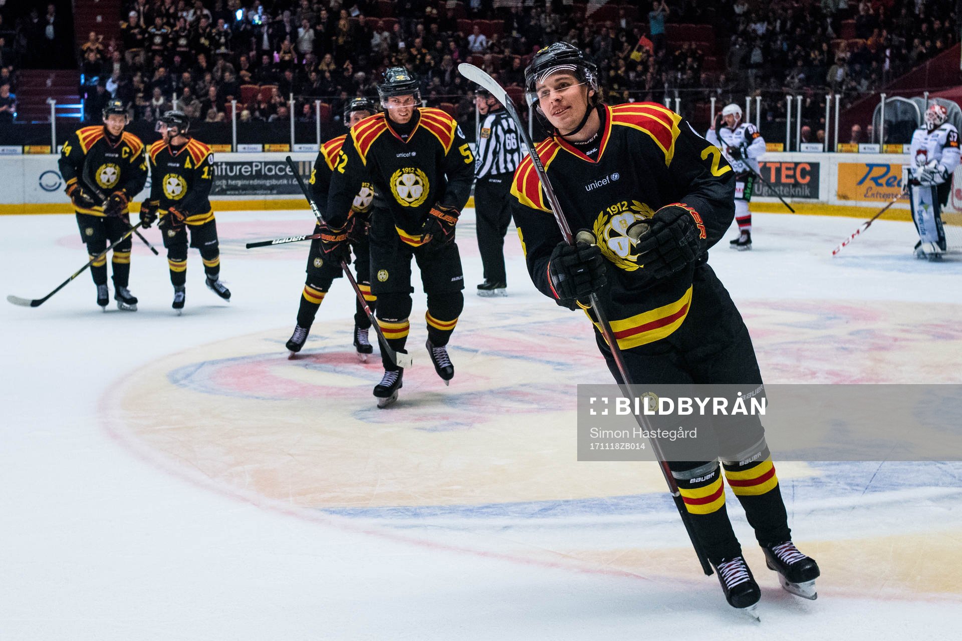 Brynäs Lucas Carlsson jublar