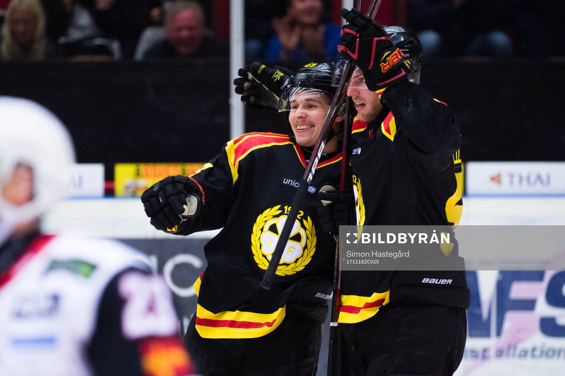 Brynäs Lucas Carlsson och Christopher Liljewall  jublar