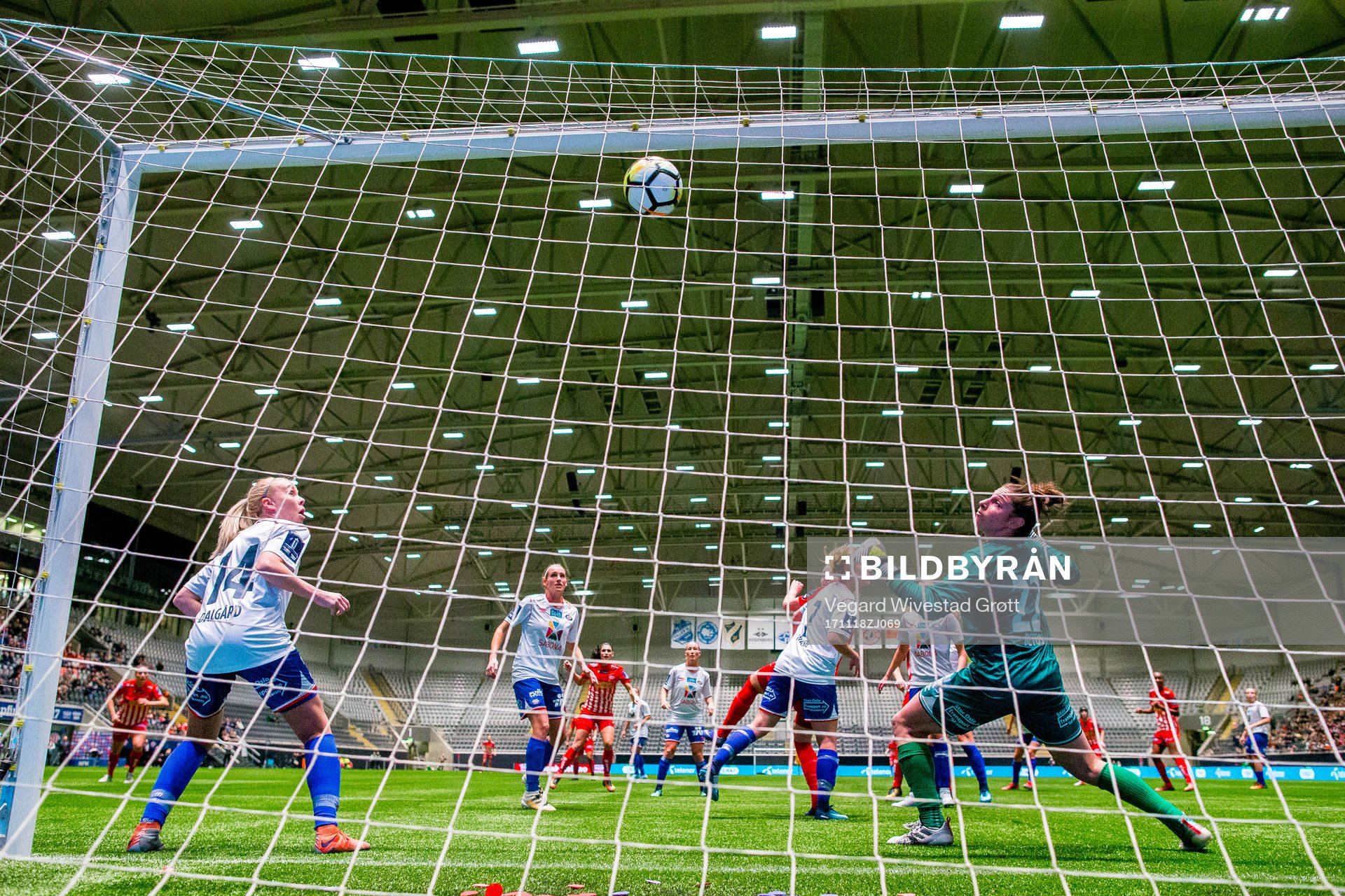 Goalkeeper Michelle Jenny Betos of Vålerenga sees the ball