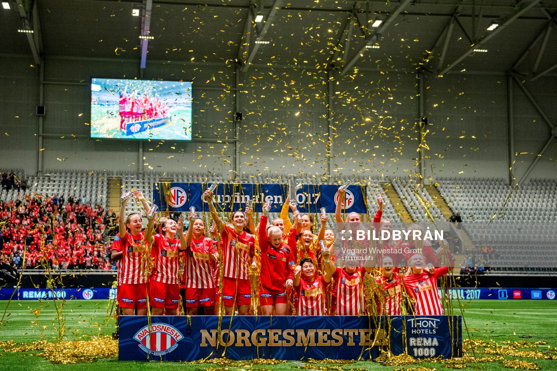 Players of Avaldsnes celebrate winning the cup final match between Avaldsnes and Vålerenga on November 18, 2017 in Oslo.