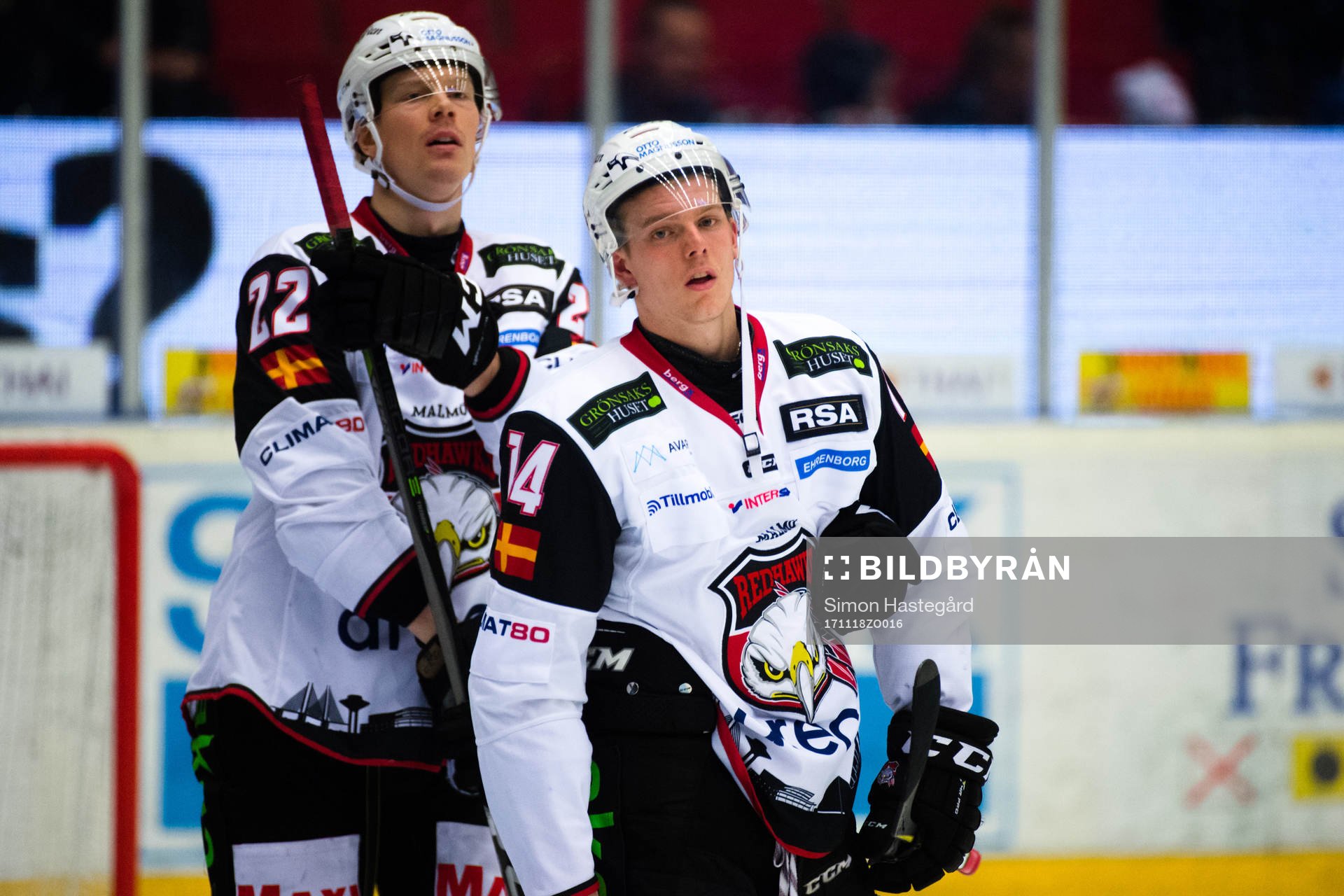 Malmö Redhawks Lars Bryggman och Carl-Johan Lerby deppar