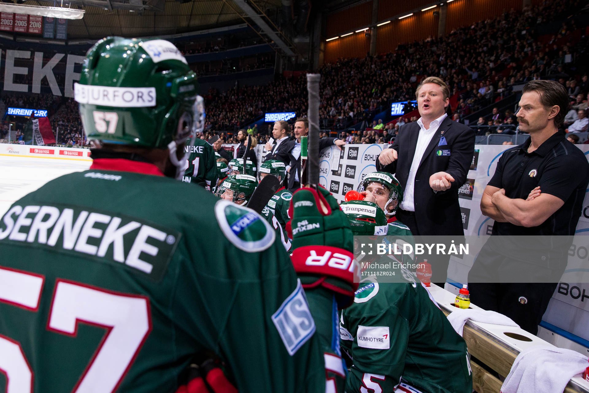 Frölundas Mike Weber får instruktioner från assisterande