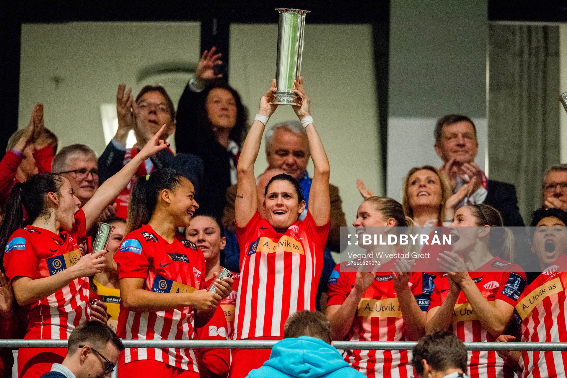Andreia Rosa de Andrade of Avaldsnes lifts the trophy