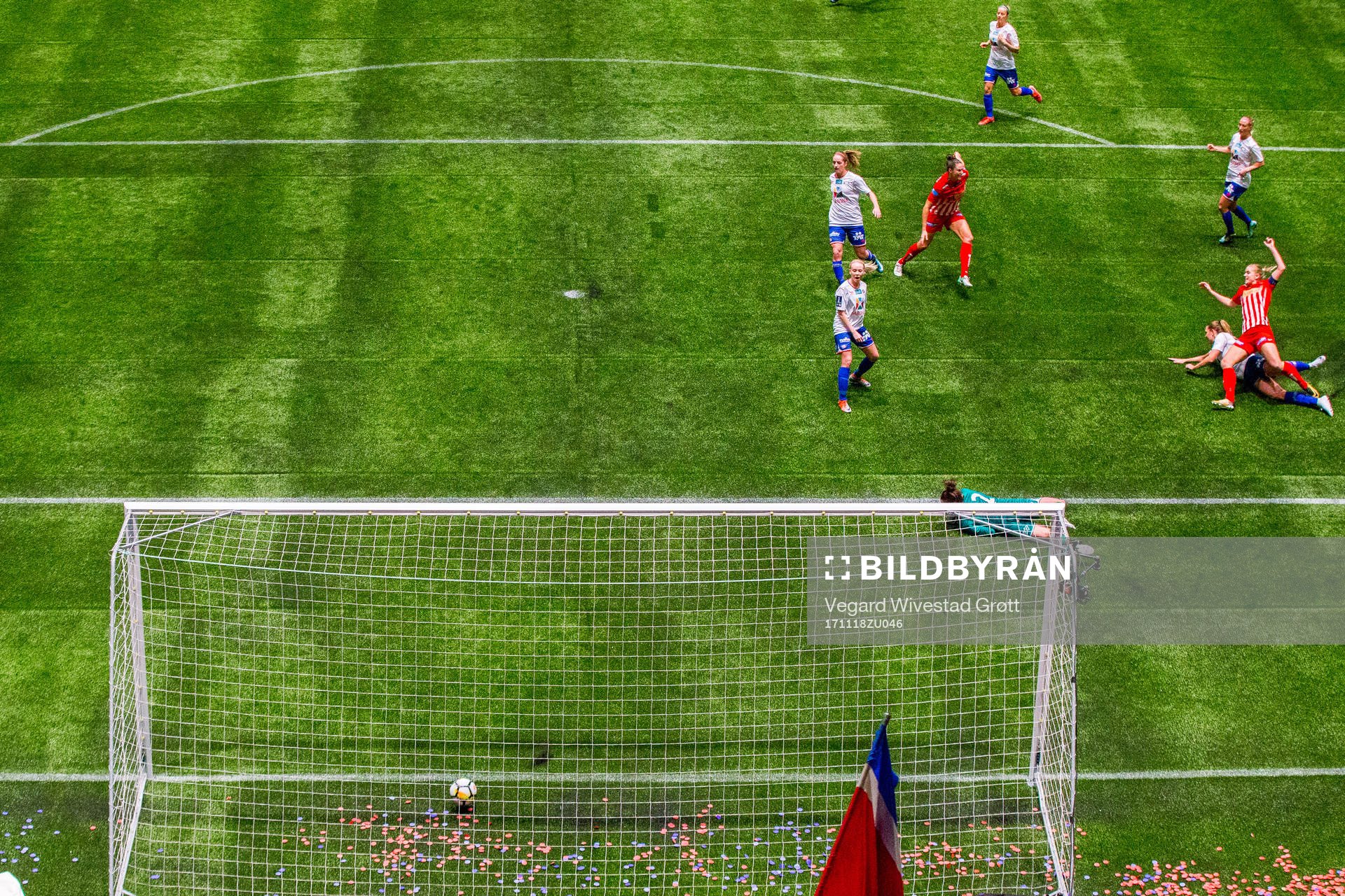 Elise Hove Thorsnes of Avaldsnes scores 1-0