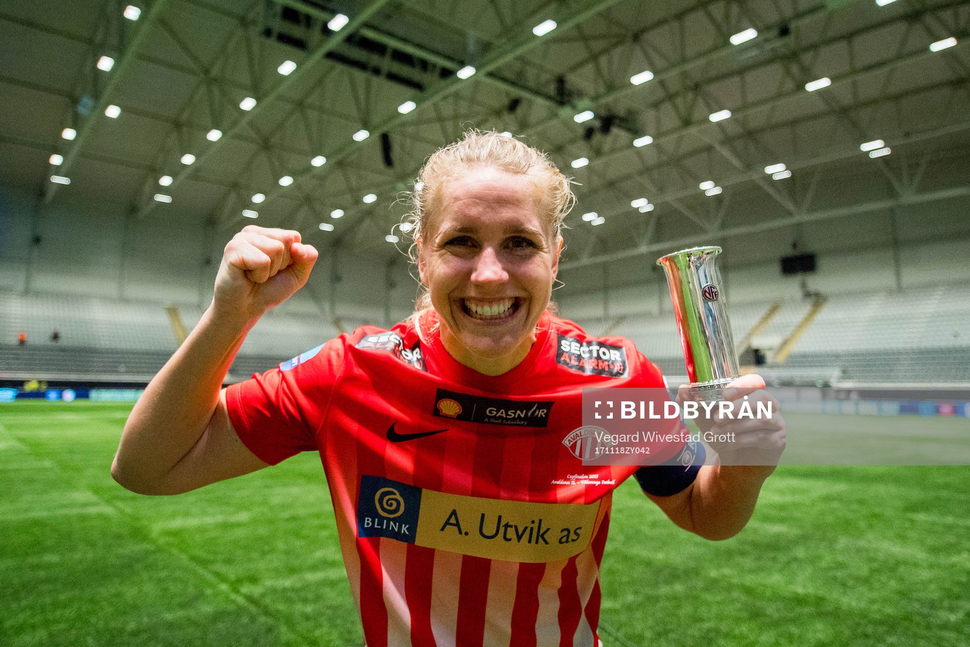 Elise Hove Thorsnes of Avaldsnes celebrates