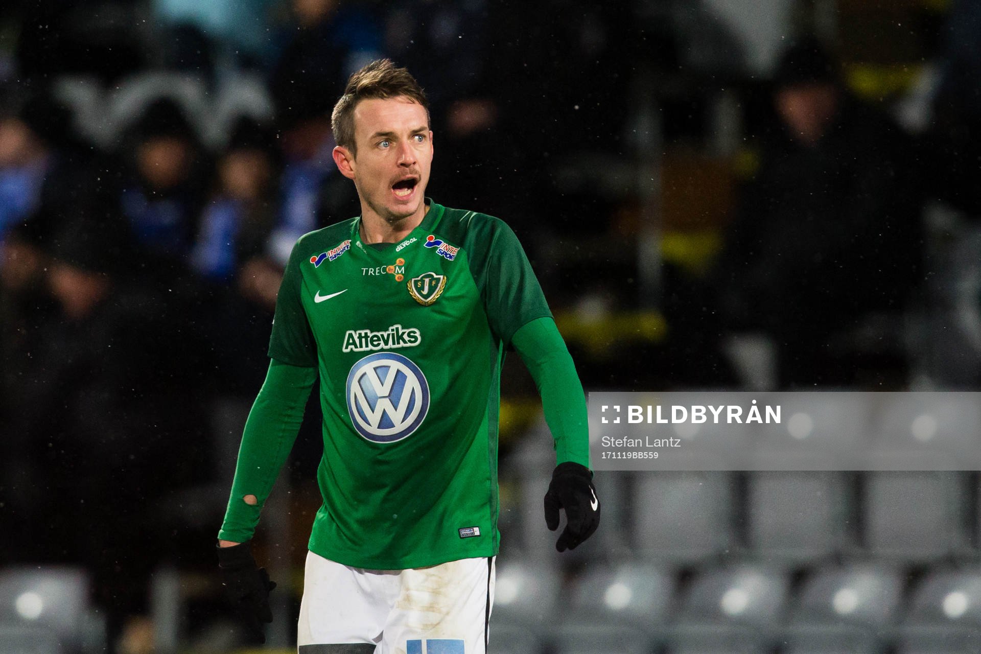 Jönköpings Daryl Smylie missnöjd med ett domslut