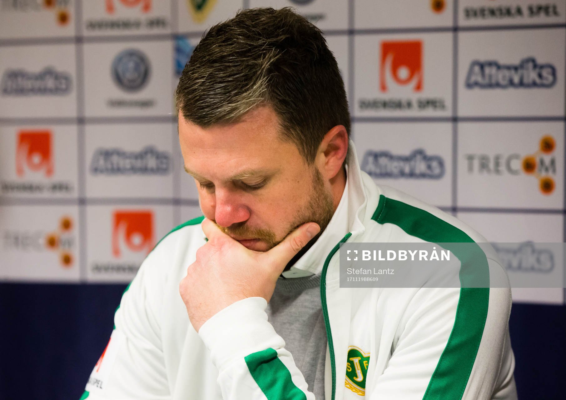 Jönköpings tränare Jimmy Thelin deppar på