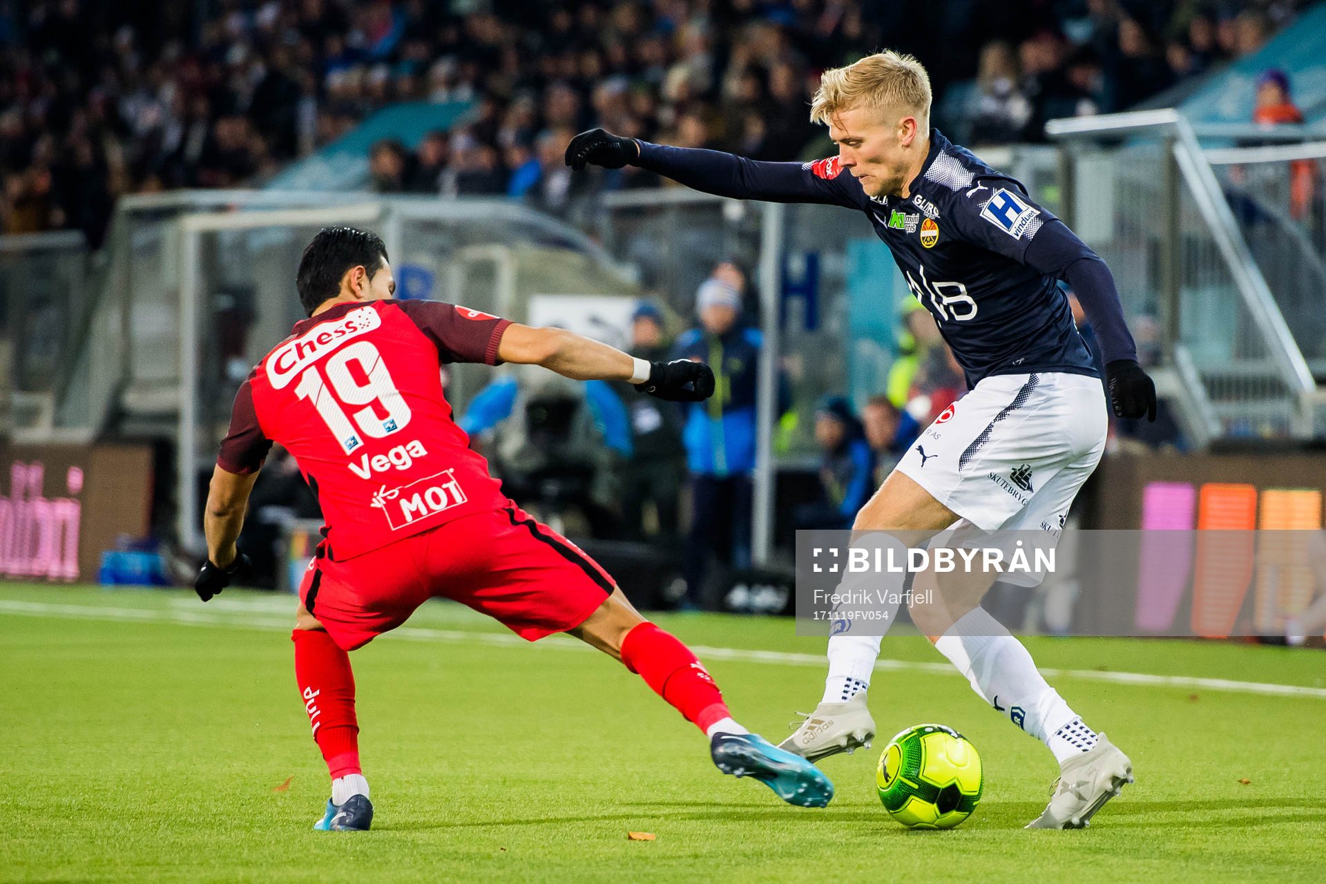 Deyver Vega of Brann and Eirik Ulland Andersen of