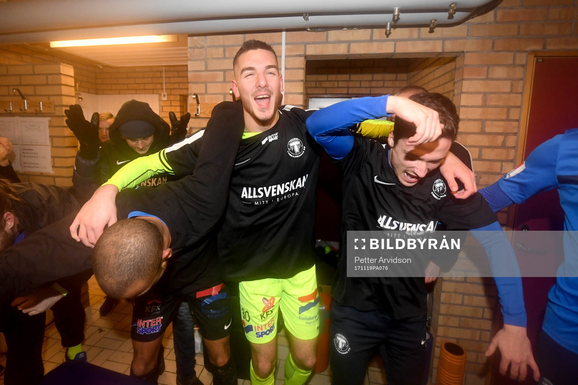 Trelleborgs målvakt Marko Johansson jublar i