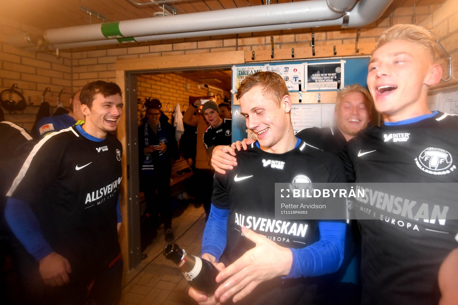 Trelleborgs Kristian Haynes jublar i omklädningsrummet