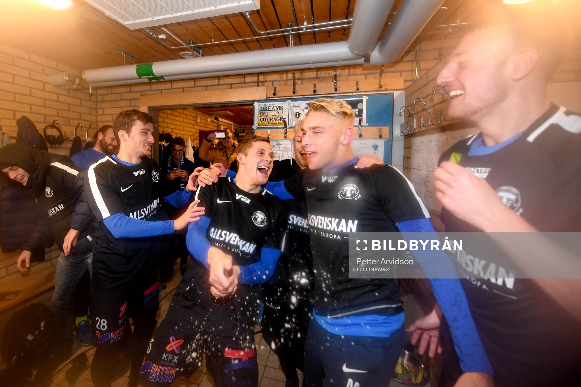 Trelleborgs Erik Andersson jublar i omklädningsrummet