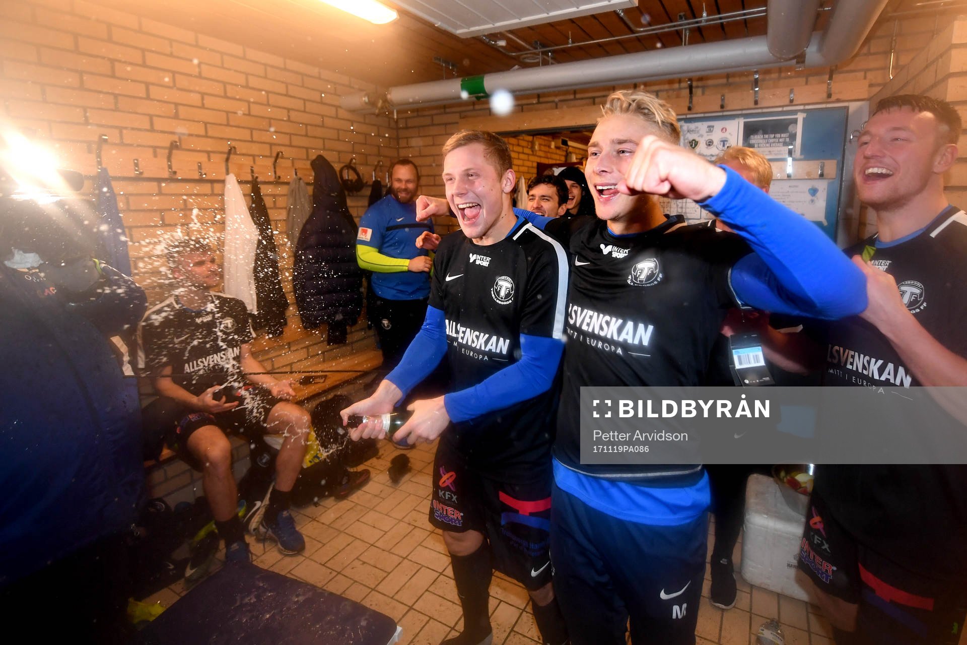 Trelleborgs Erik Andersson och Johan Brannefalk jublar i