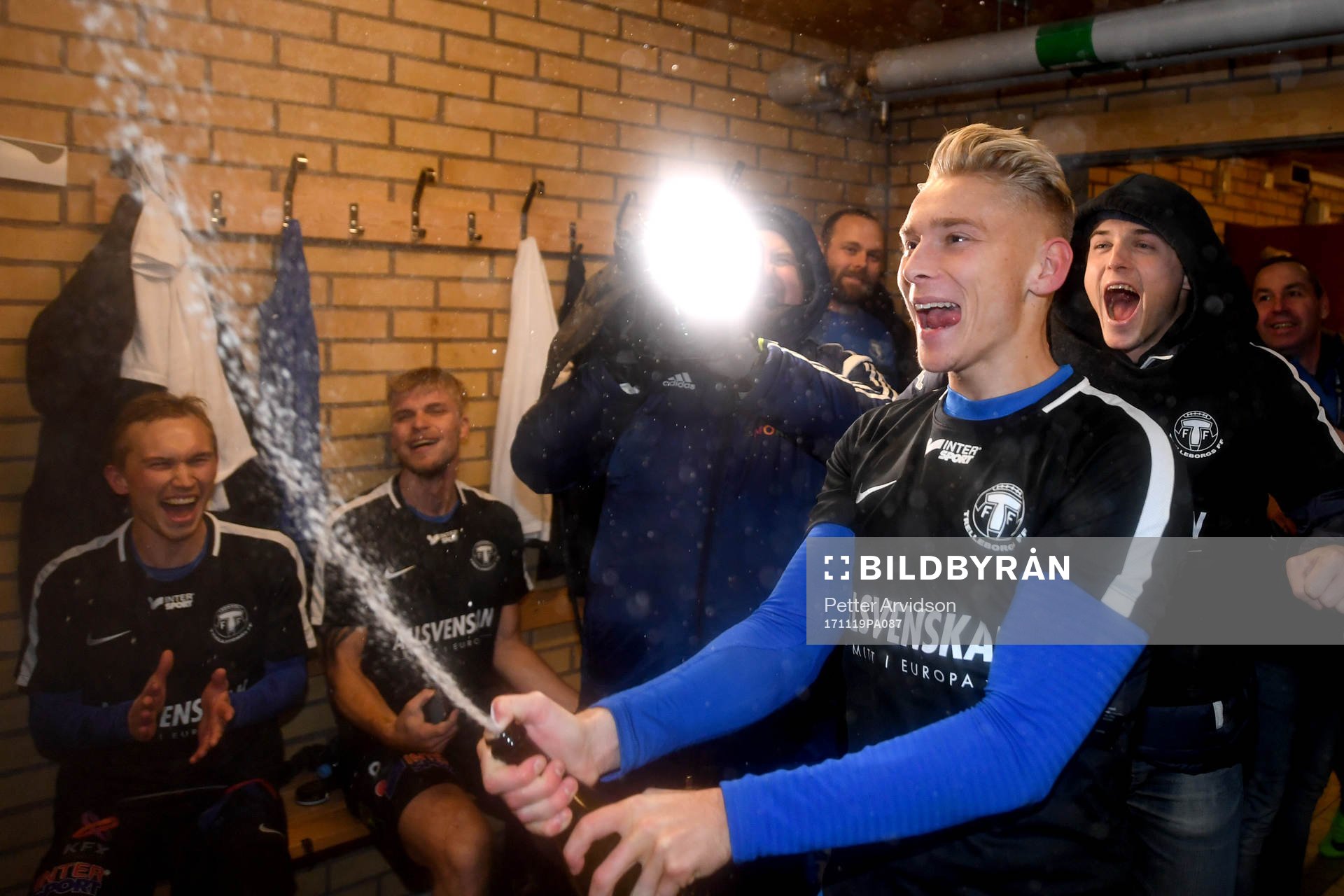 Trelleborgs Johan Brannefalk jublar i omklädningsrummet