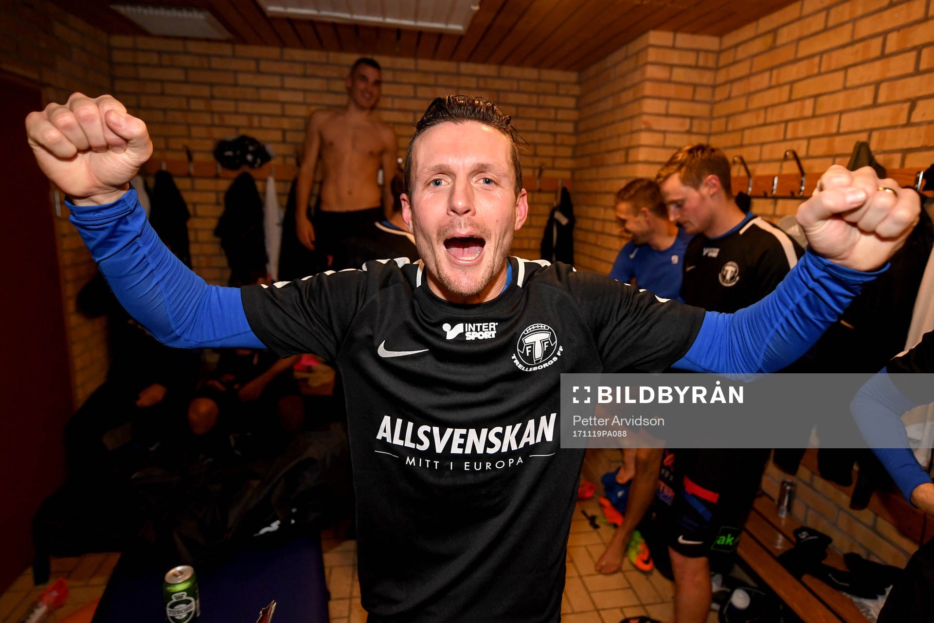 Trelleborgs Kristian Haynes jublar i omklädningsrummet