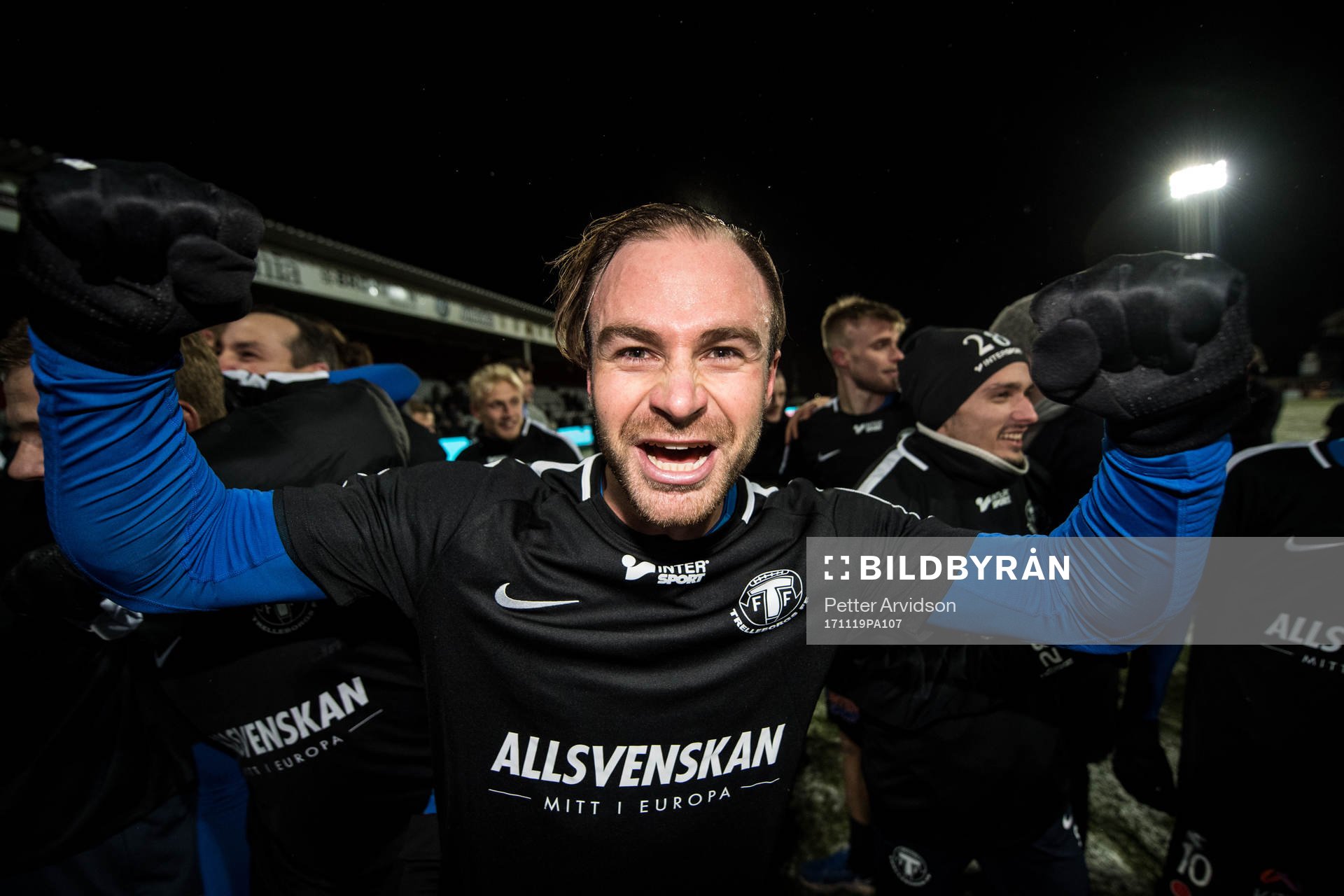 Trelleborgs Robin Jacobsson (m) jublar