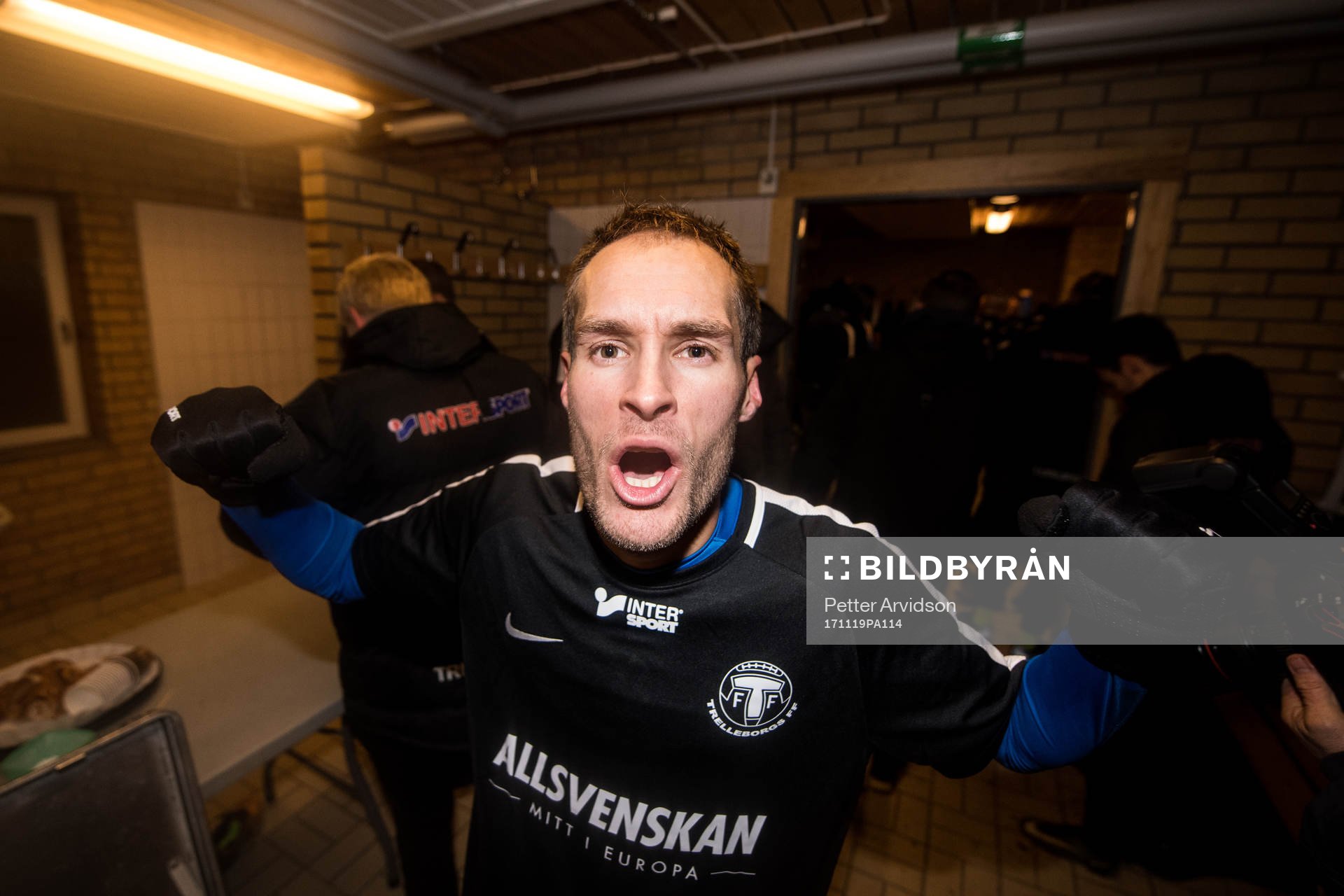 Trelleborgs Zoran Jovanovic jublar i omklädningsrummet