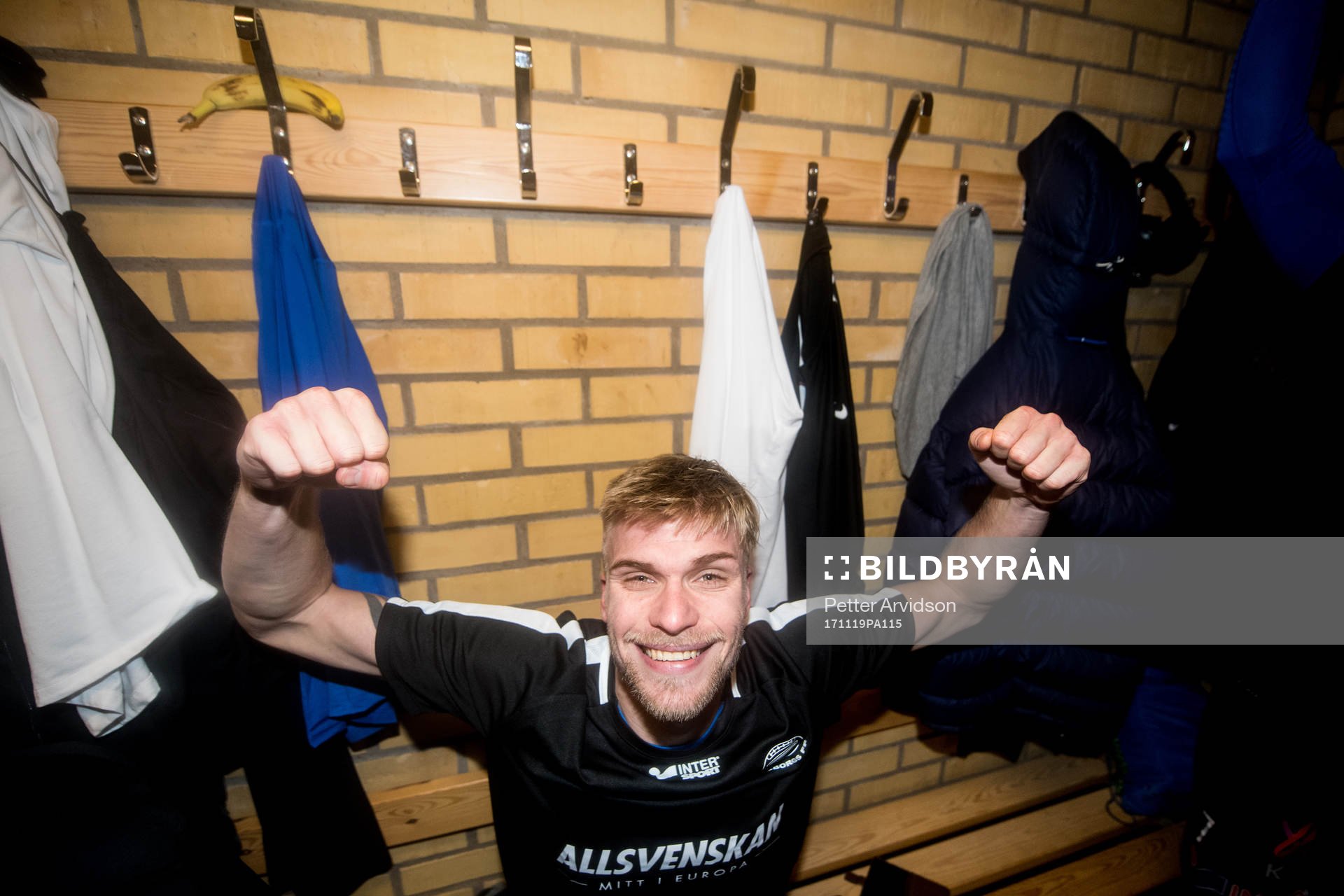 Trelleborgs Robin Nilsson jublar i omklädningsrummet
