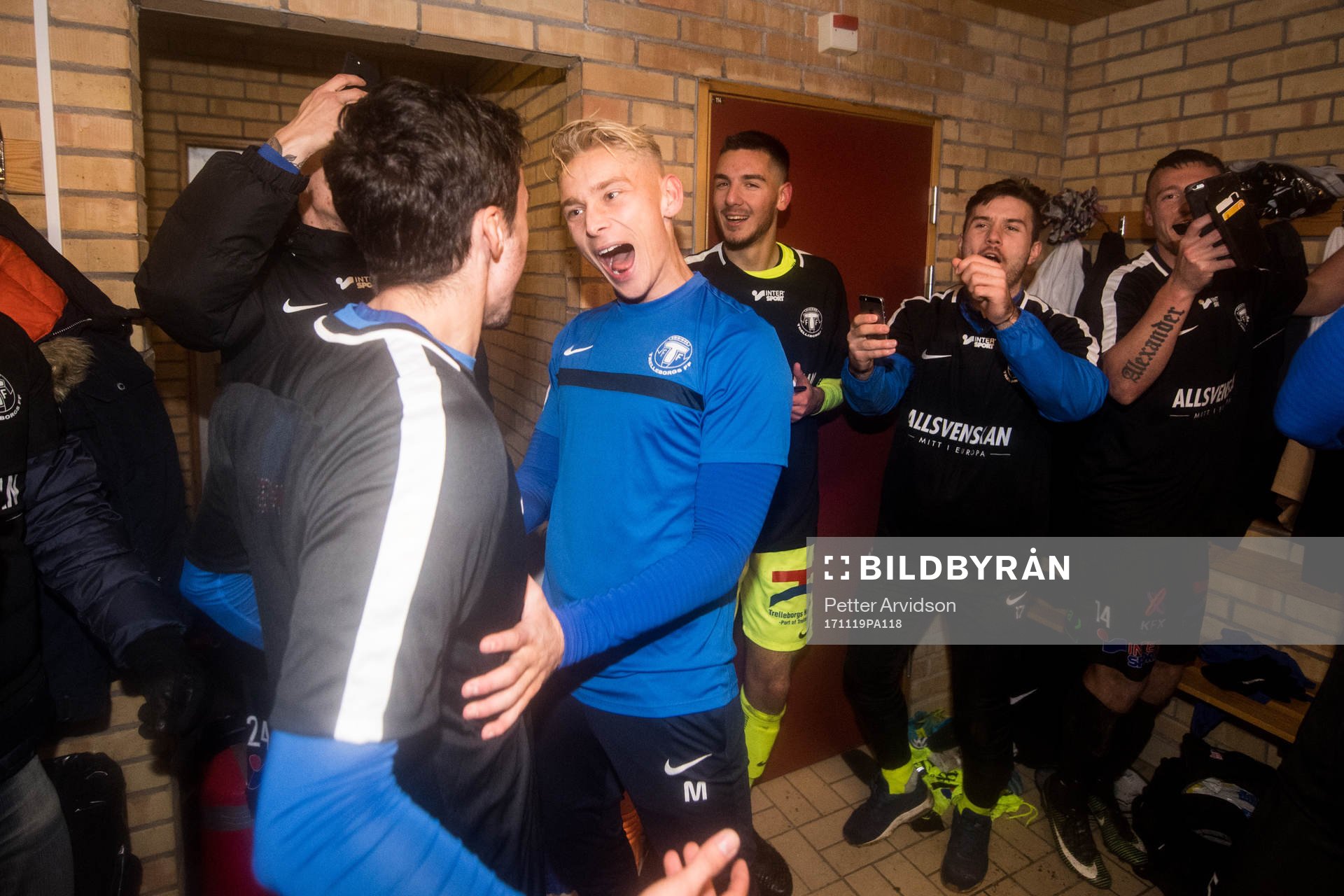 Trelleborgs Johan Brannefalk (m) jublar i omklädningsrummet