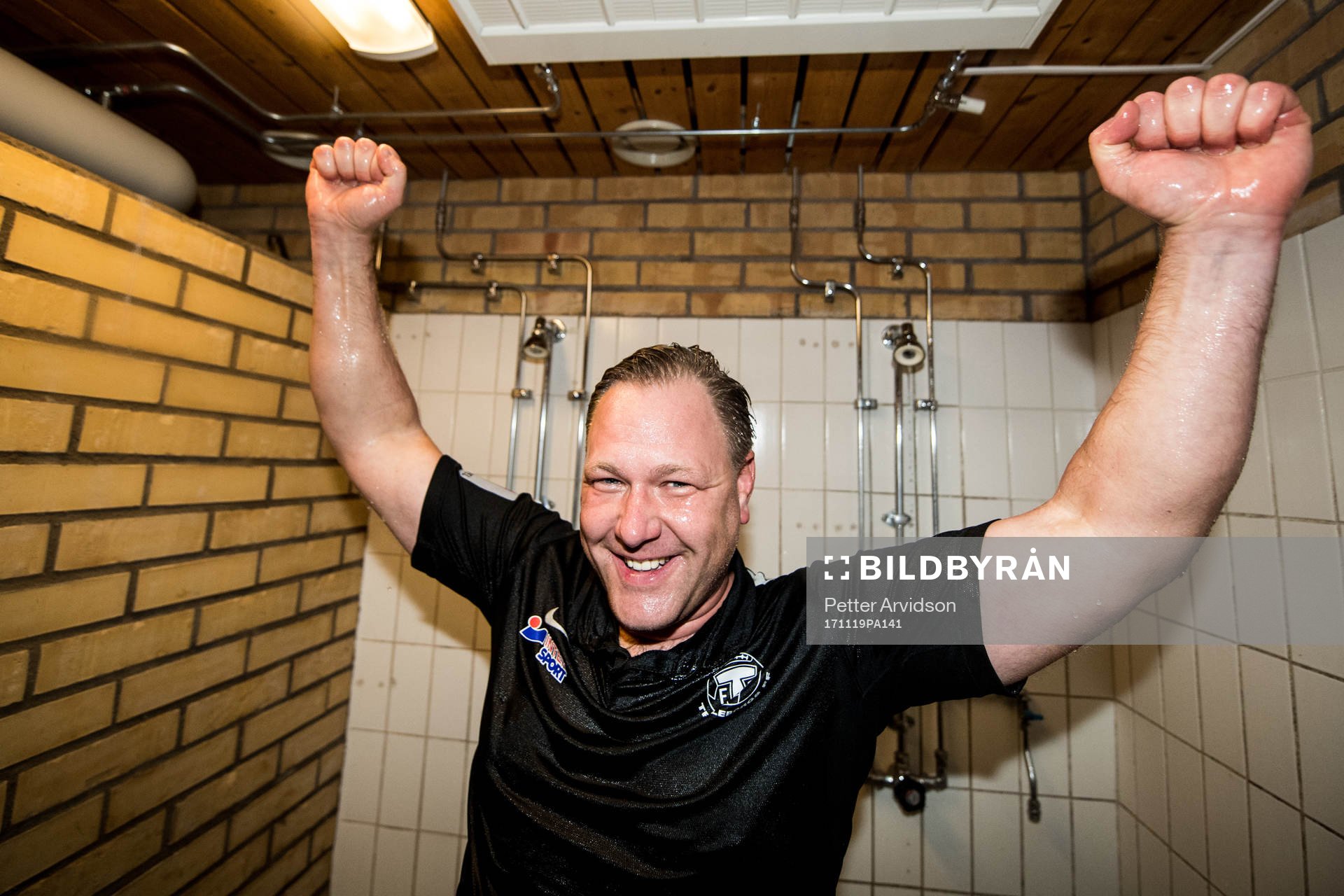Trelleborgs tränare Patrick Winqvist jublar